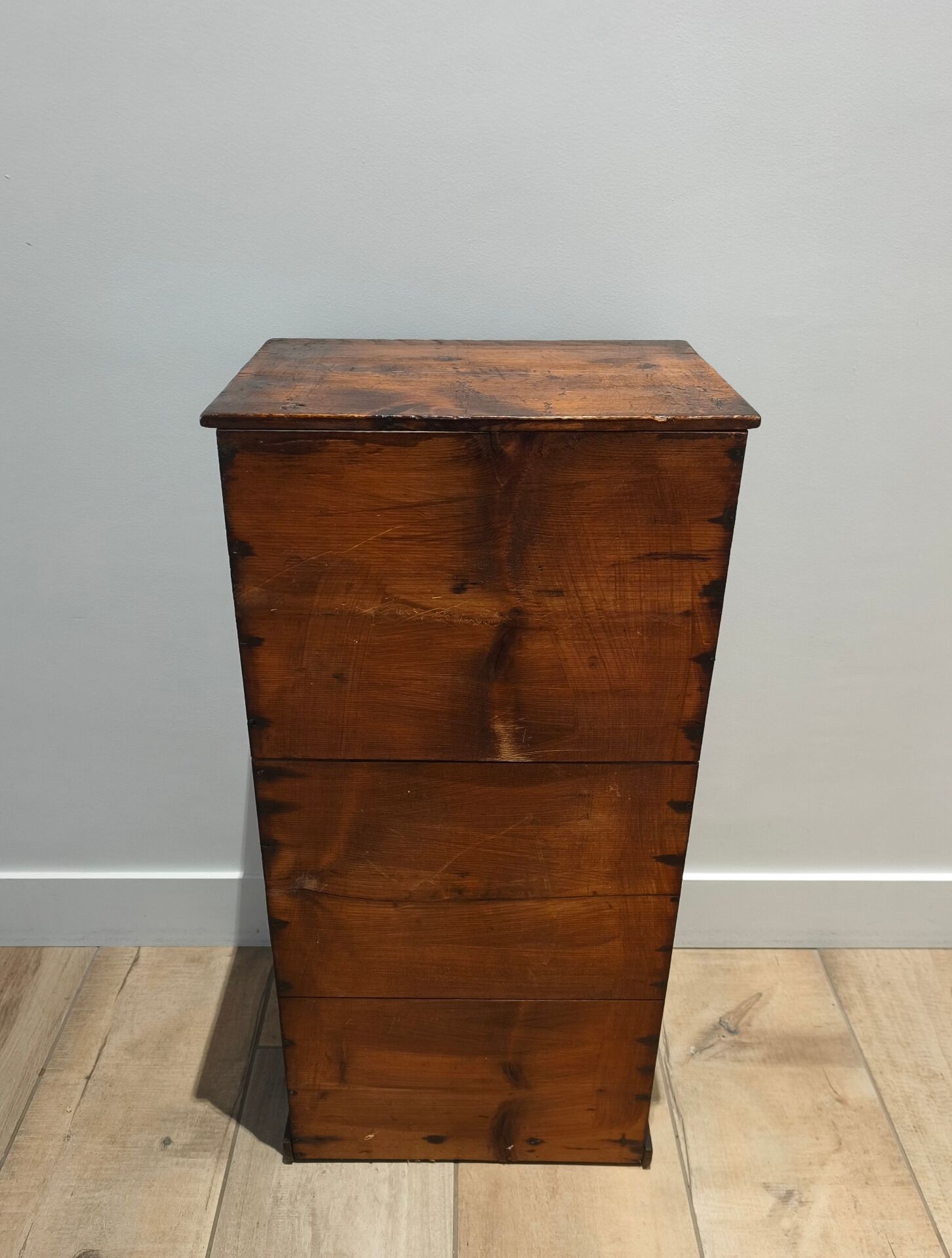 Small piece of furniture for a watchmaker or apothecary.