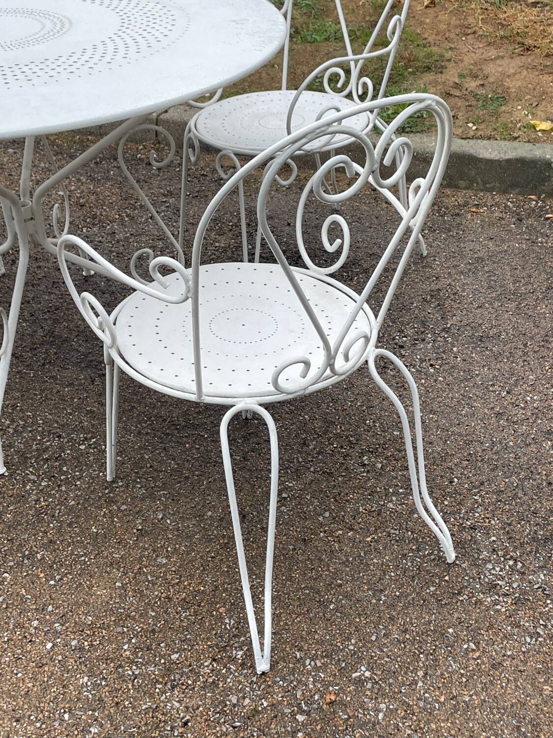 Ensemble salon de jardin en fer forgé avec 4 chaises