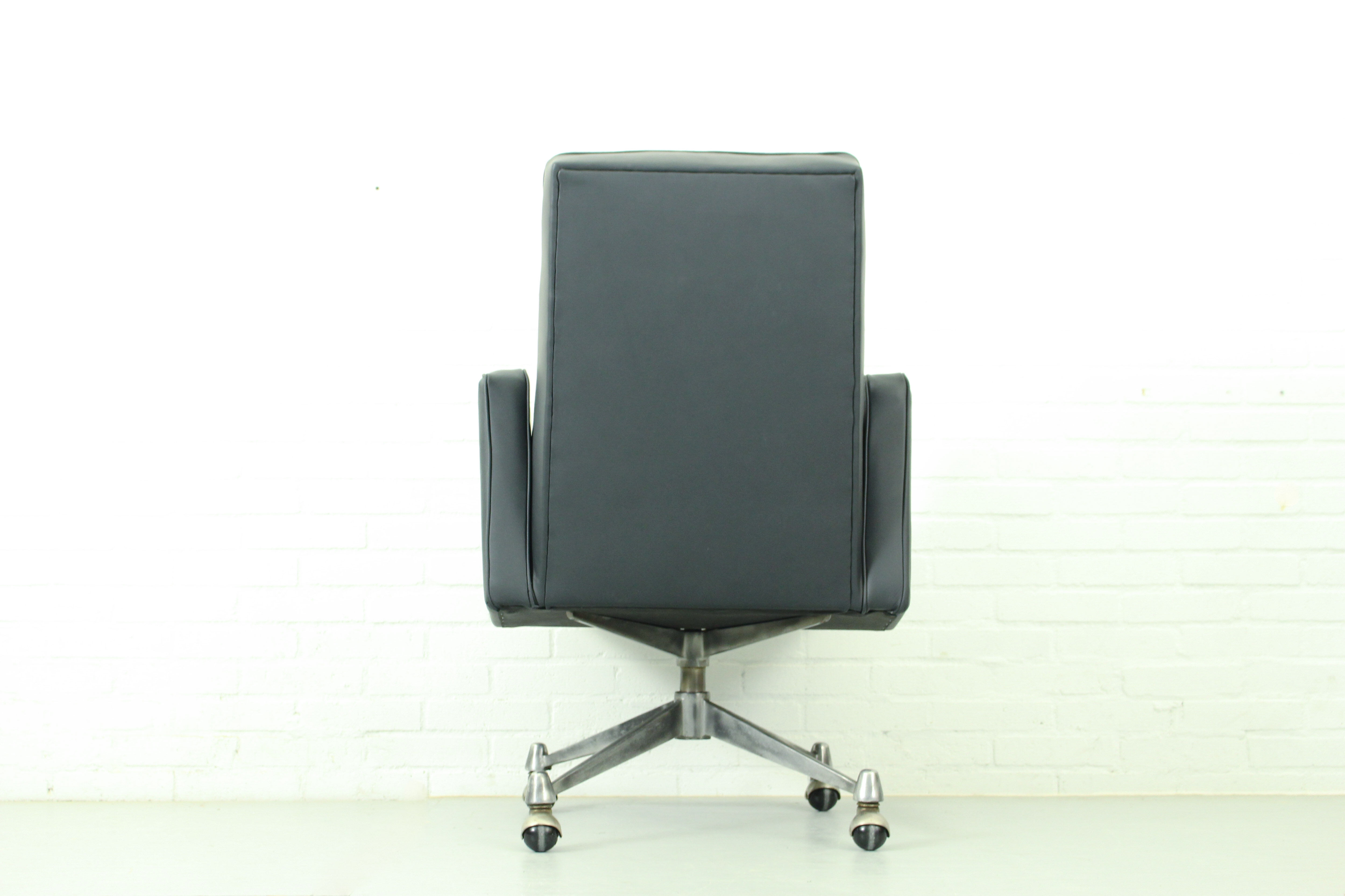 Model 98 Office chair by Theo Ruth for Artifort
