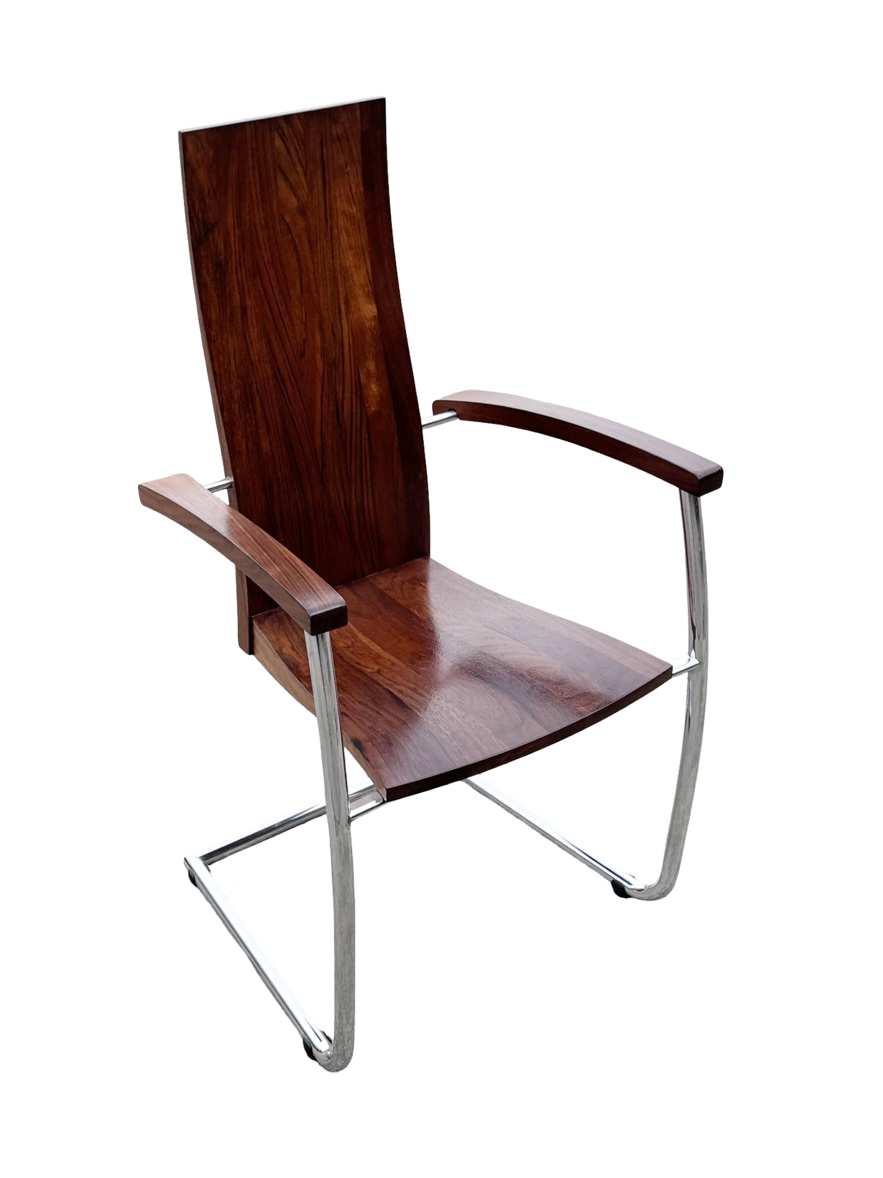 Ensemble vintage de quatre chaises design en hêtre massif chrome