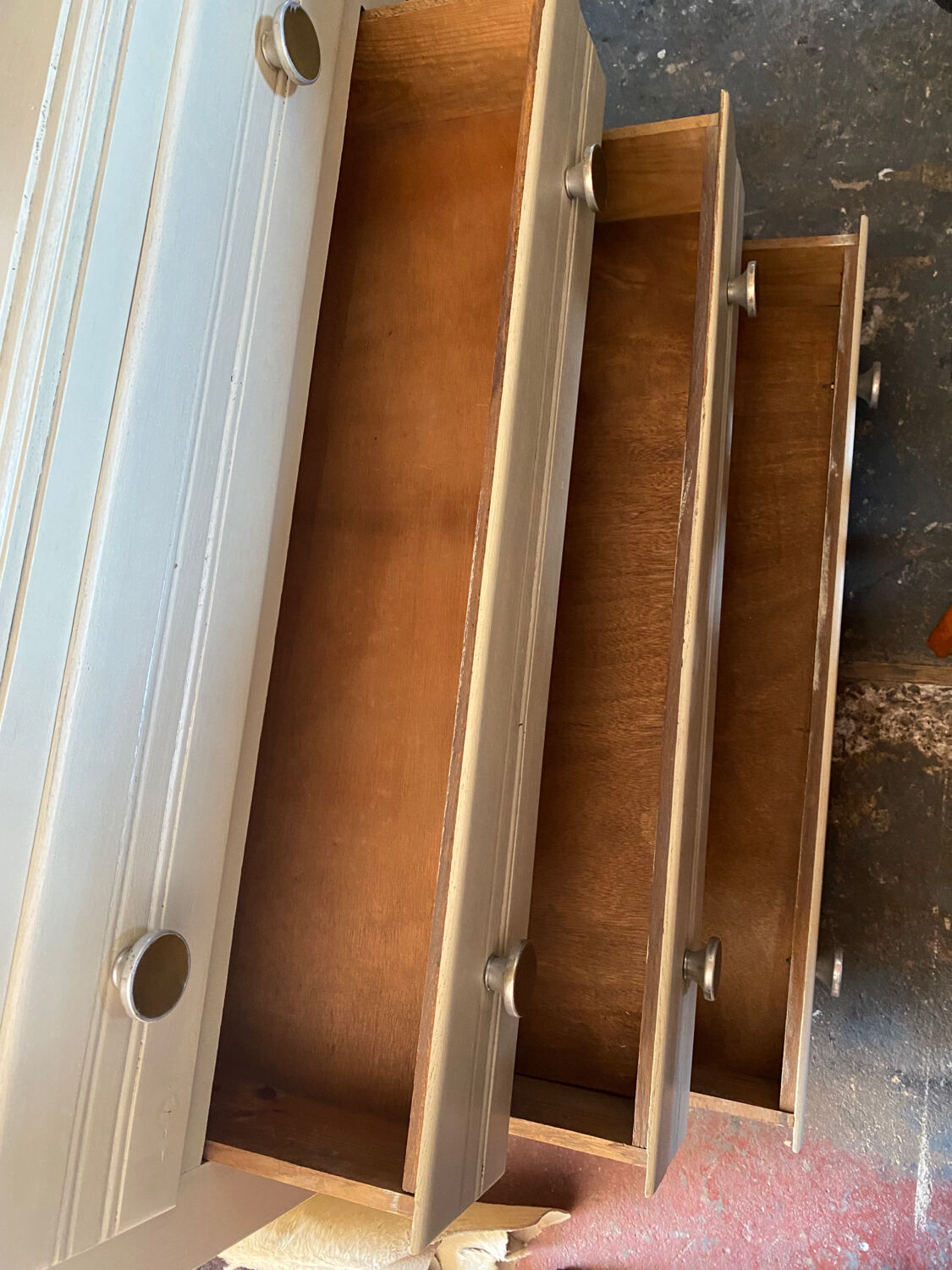 Chest of drawers