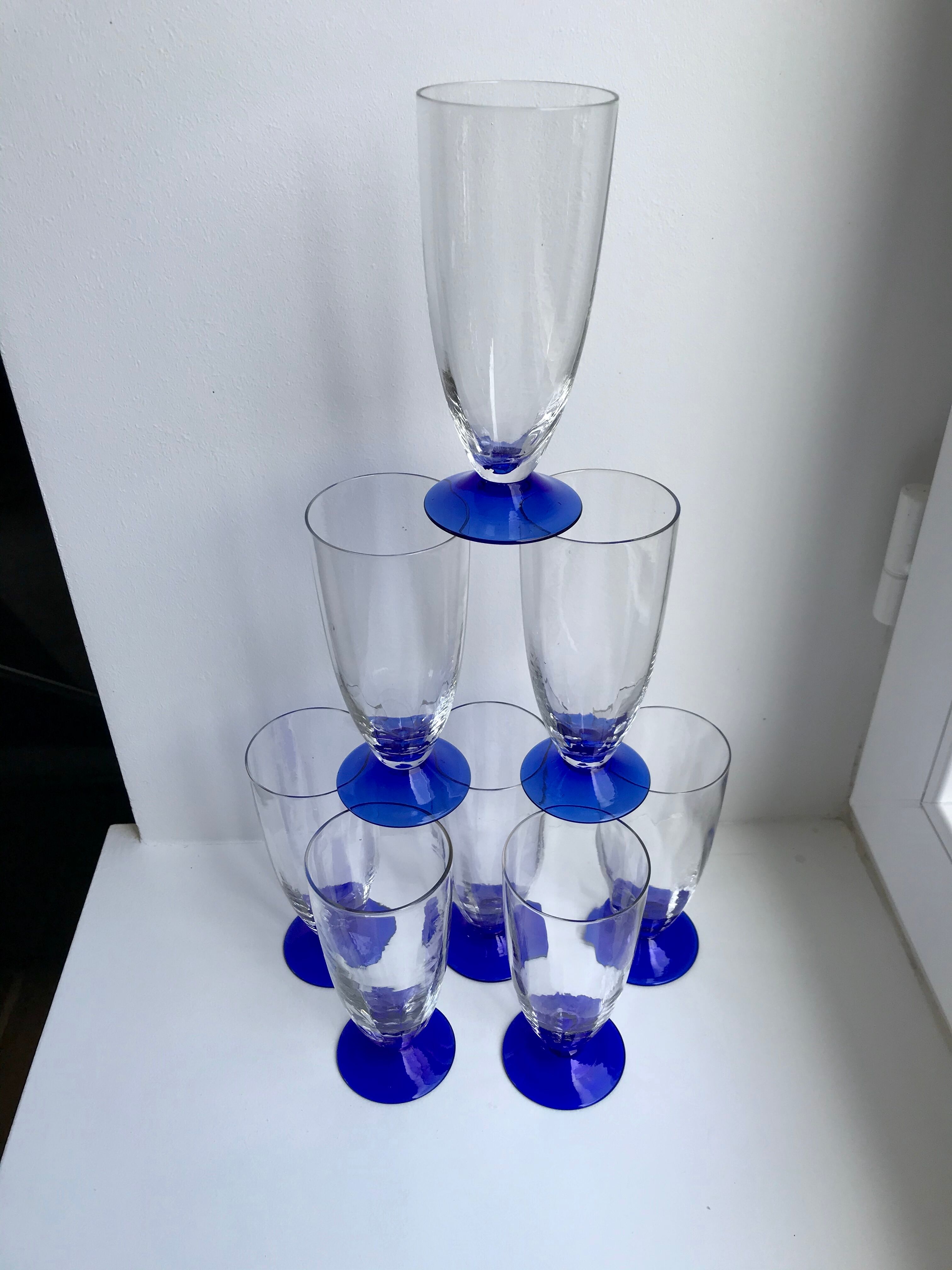 Set of 8 glasses of champagne with blue feet 60s-70s