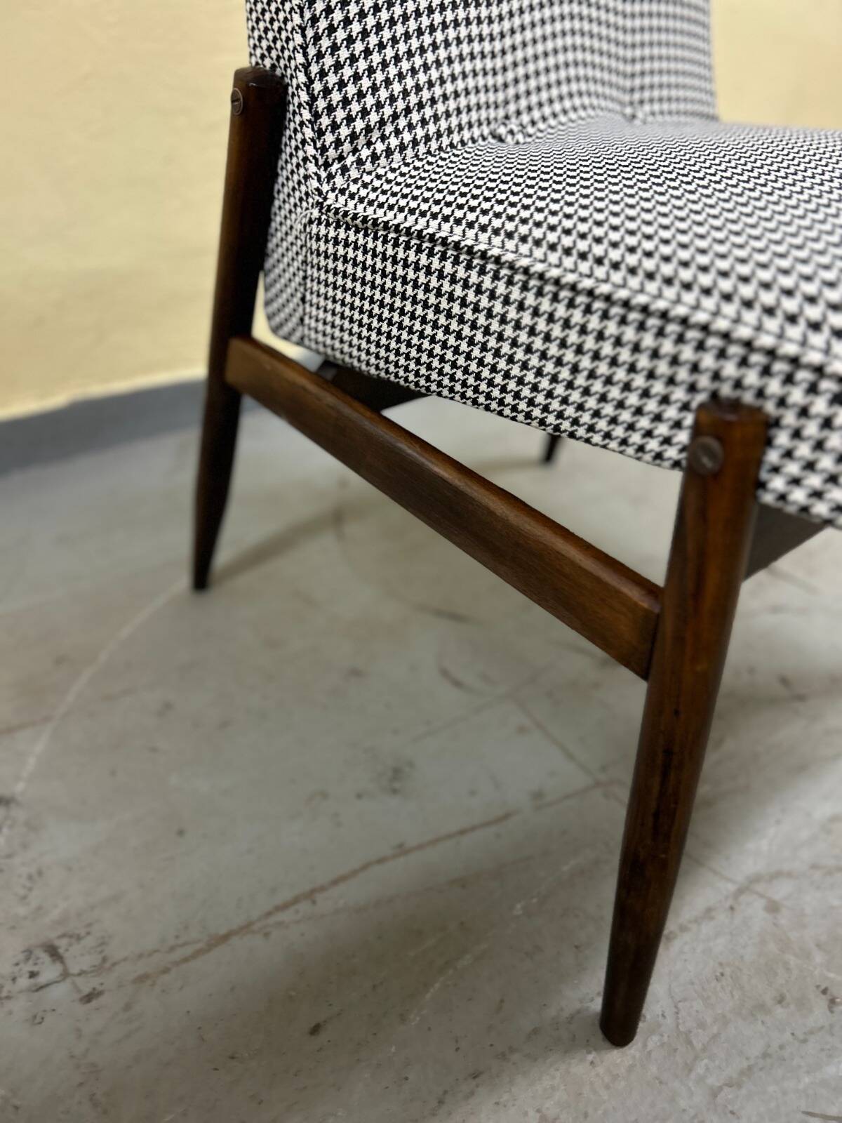 Model 300-227 Celia Lounge Chairs, 1970s, Set of 2