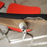 TABLE with two Italian EXTENSIONS and its 6 vintage CHAIRS of the 1970s in red color