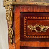 Elégant chiffonnier de style Louis XVI fin XIXe