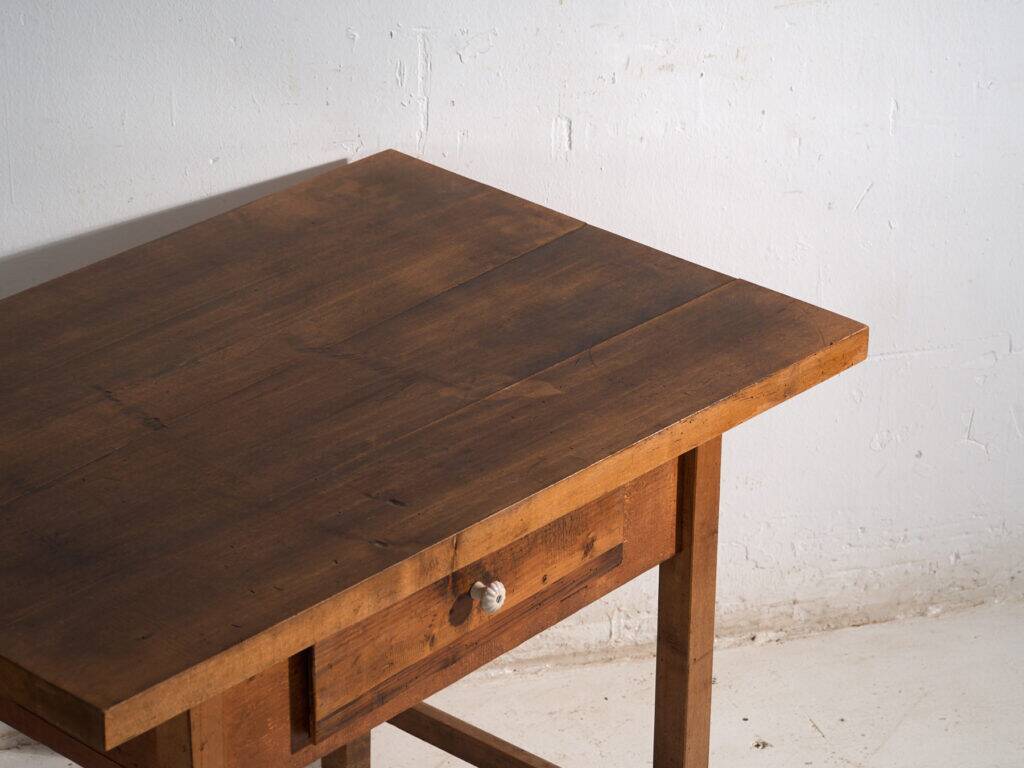 Table de cuisine ancienne en bois massif – Europe centrale, vers 1920