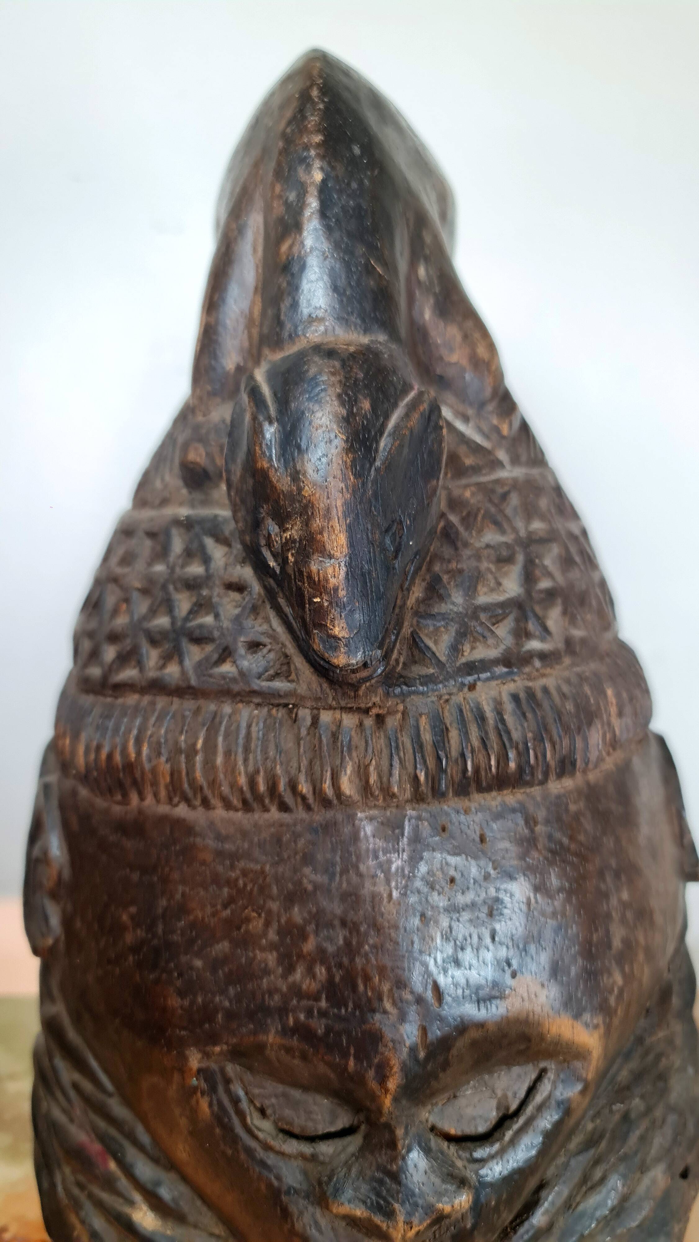 Hemba Helmet, Suku