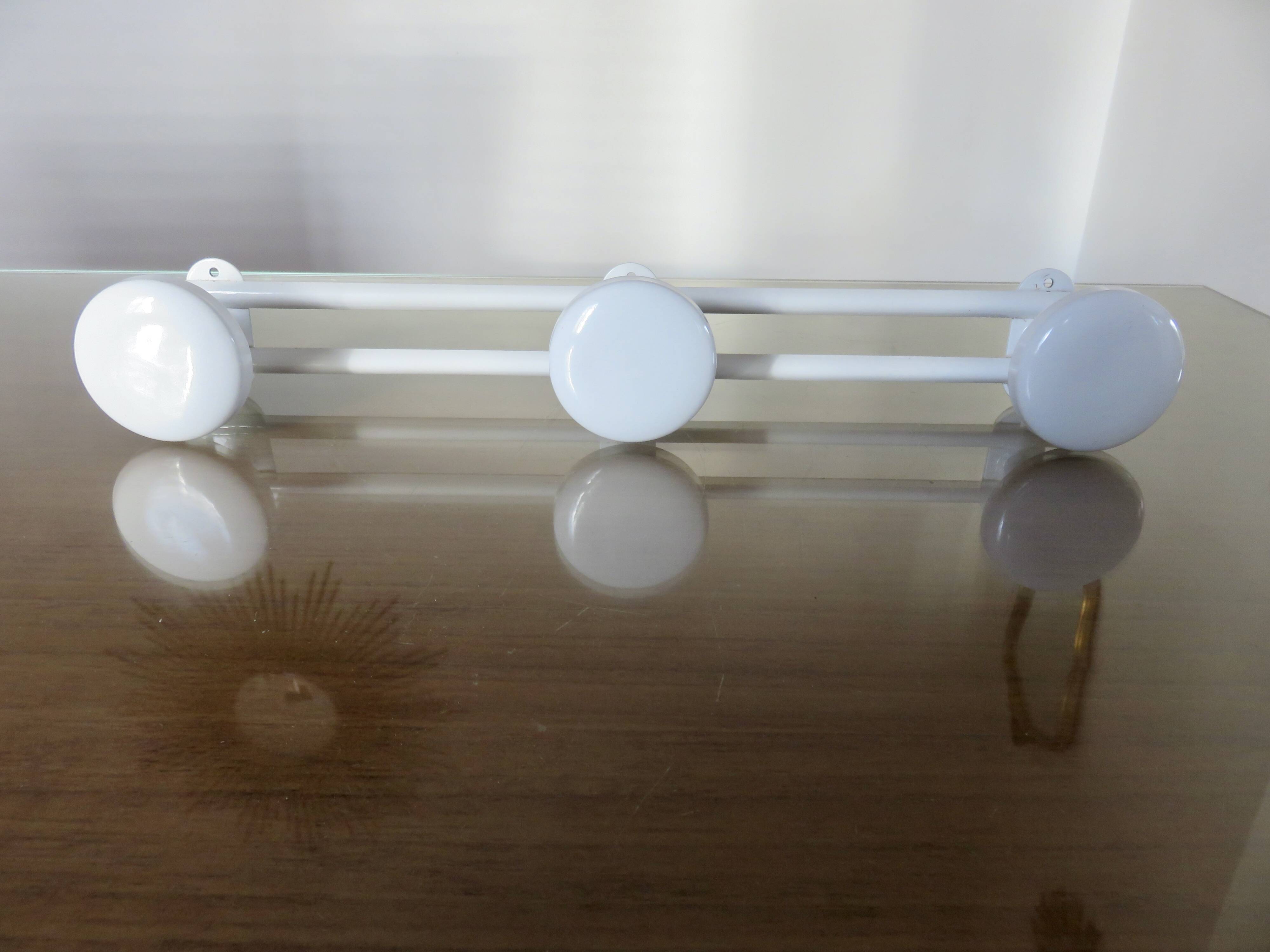 Portemanteau mural en métal laqué blanc à 3 patères, 1980