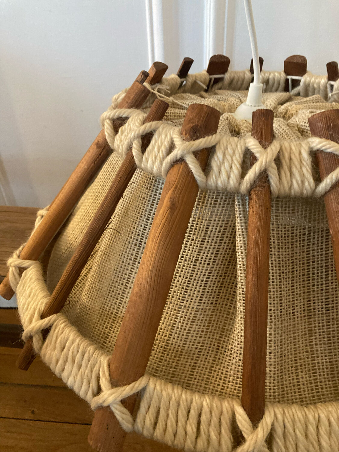 Suspension vintage scandinave en bois