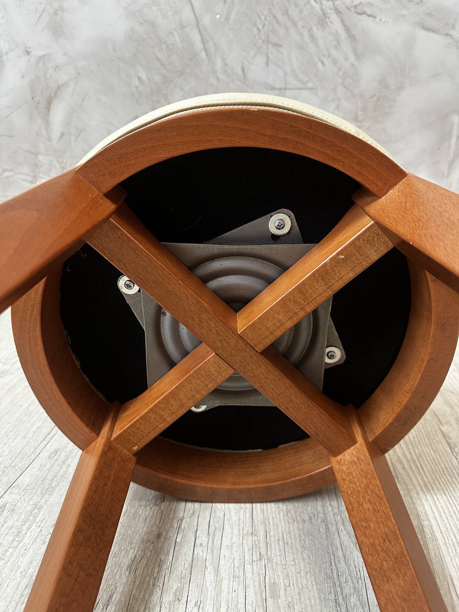Tabouret tournant en cuir