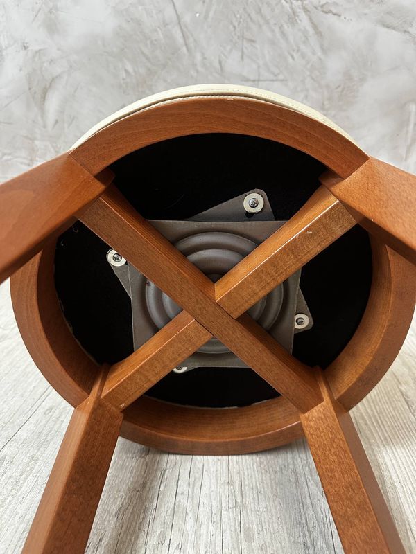 Tabouret tournant en cuir