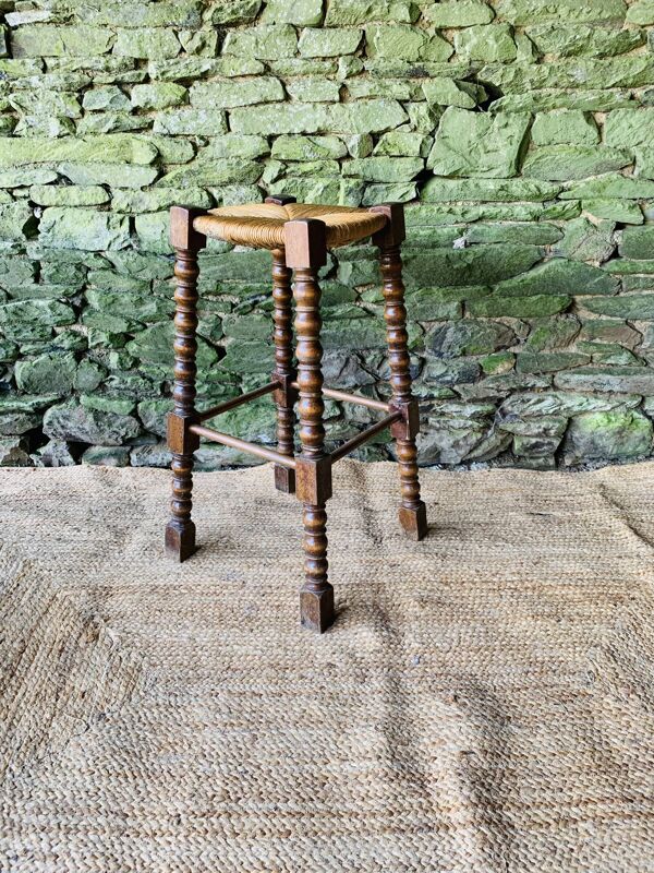 Tabouret haut en bois tourné