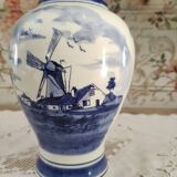 Vase Delfts Blue FG paysage hollandais d'un côté et décor floral de l'autre