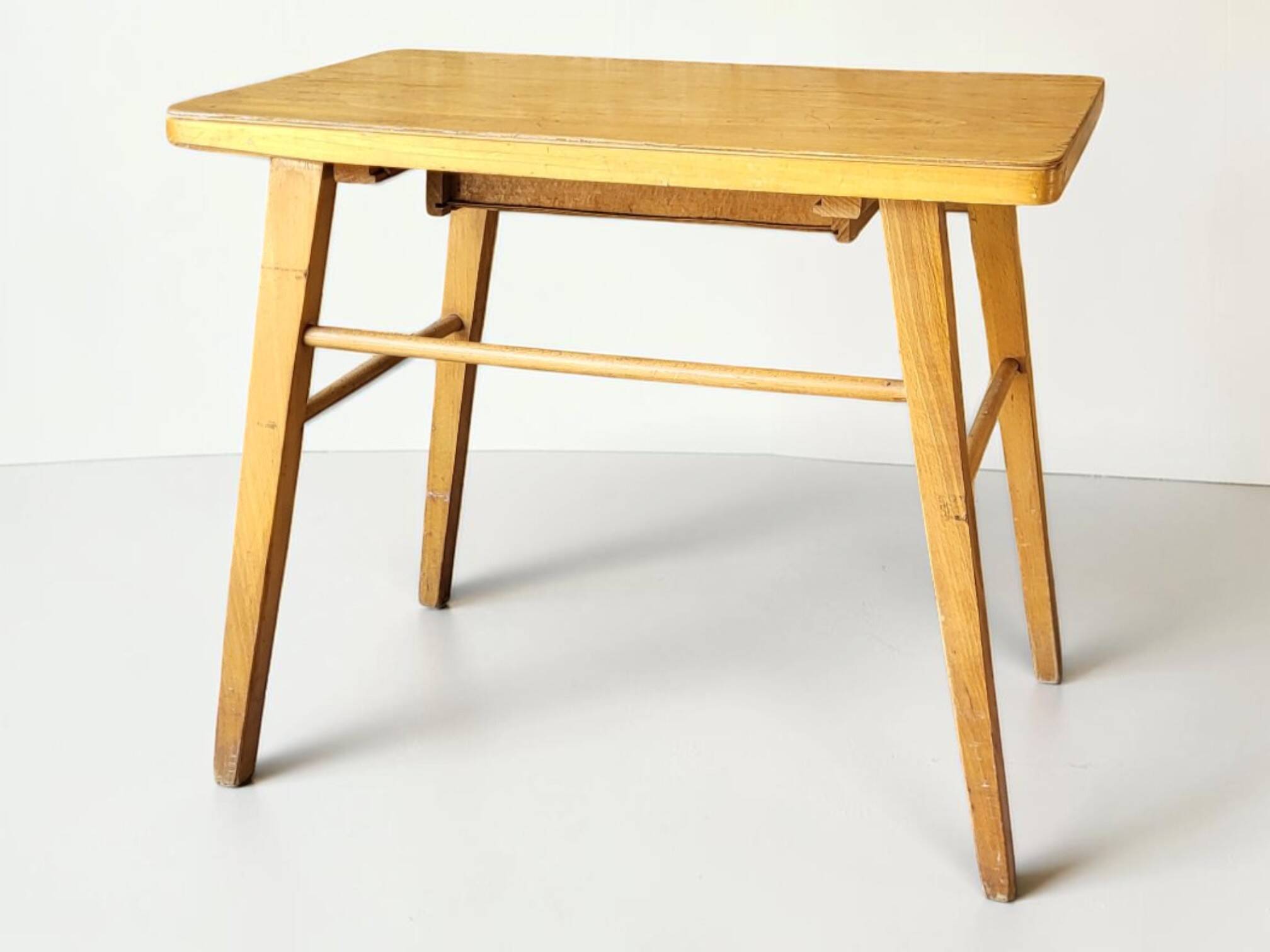 Baumann children's desk