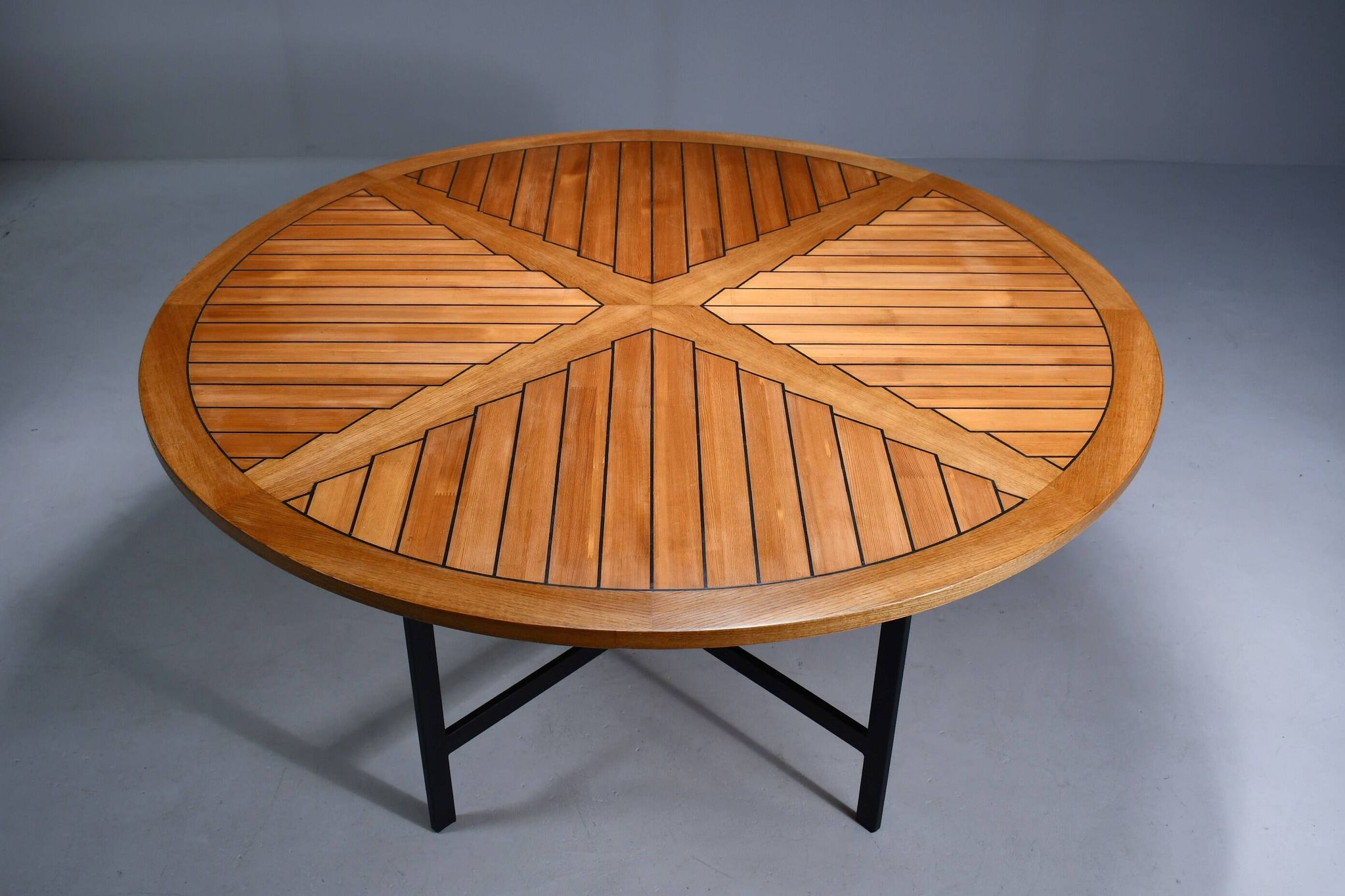 Table à manger ronde par Olle Pira. Années 1970, Suède.