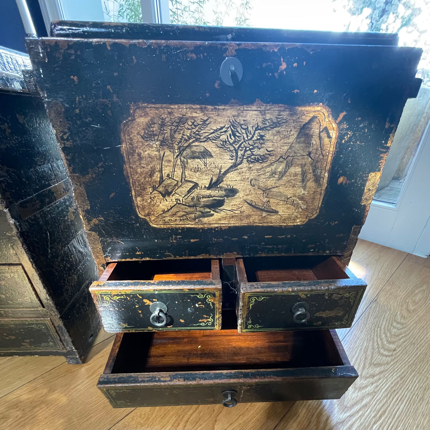 2 Chinese cabinets (a set of 2)