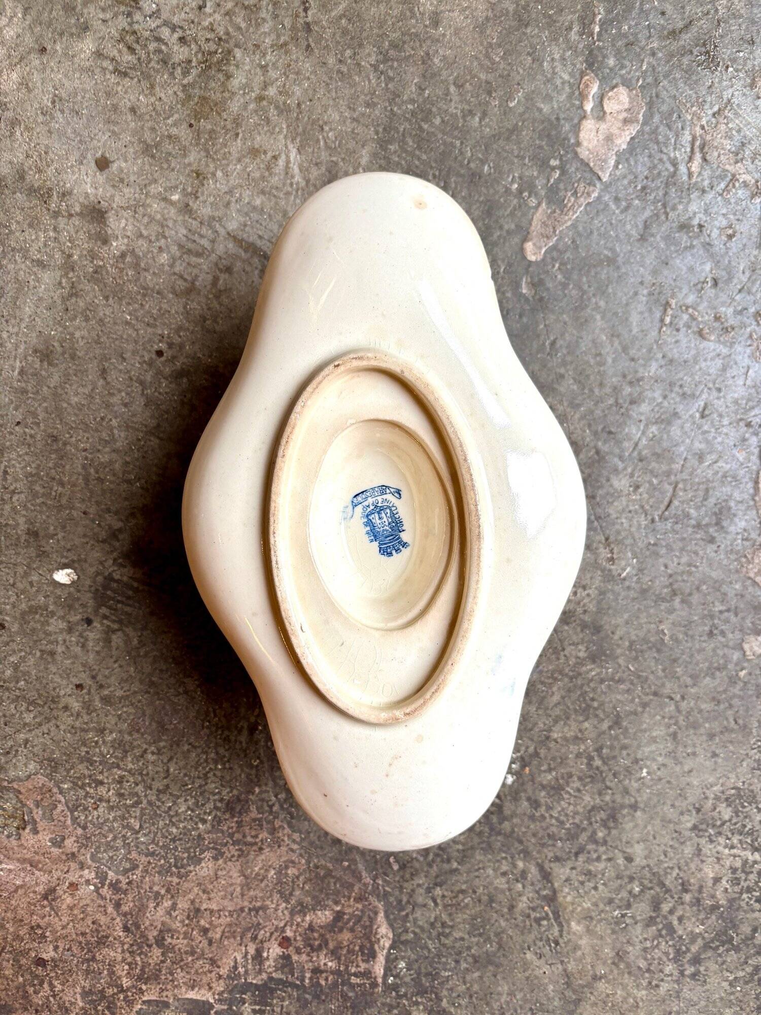 Gien ironware sauce boat, "Arabesques" service