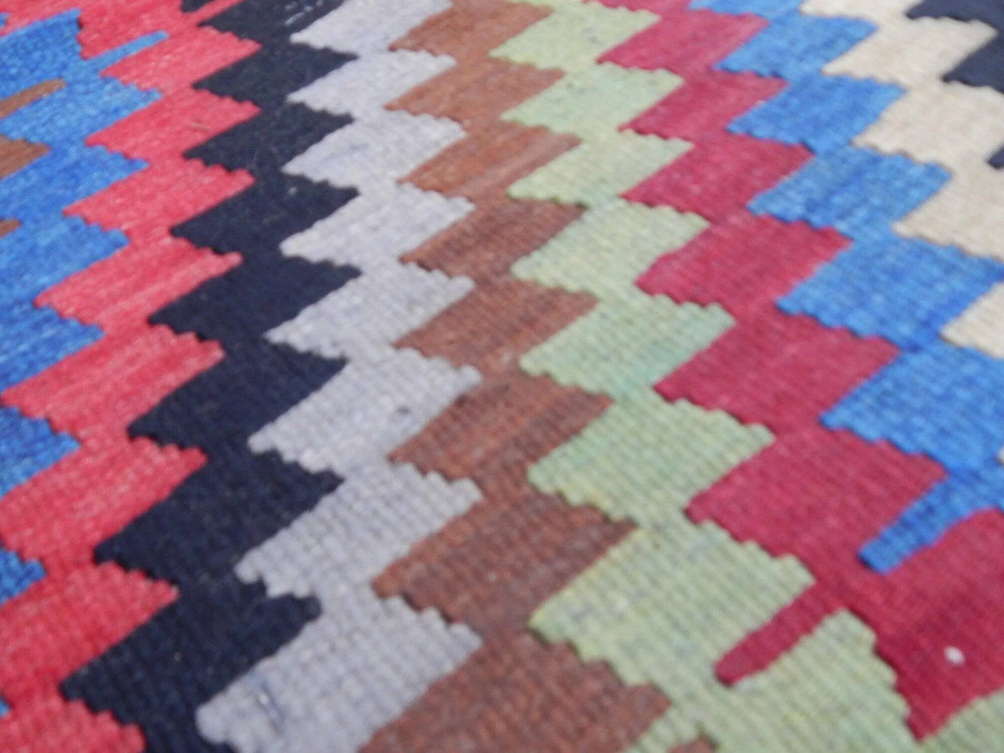 Vintage Turkish kilim, handwoven, 88x127 cm.