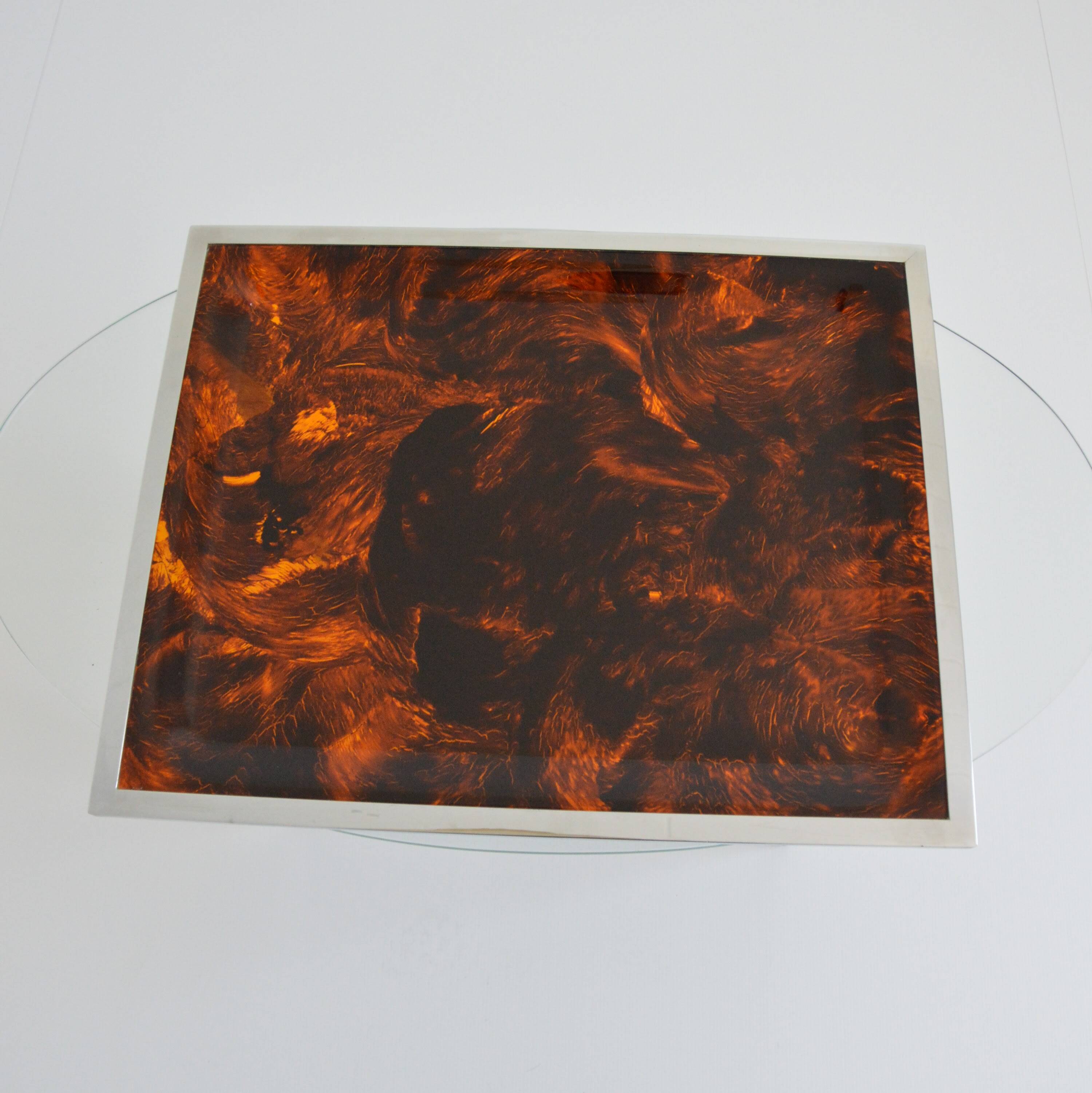 Plateau Christian Dior in plexiglass imitation tortoiseshell and chrome.