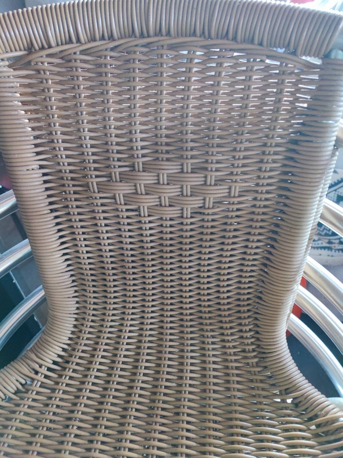 Scoubidou and aluminum chairs
