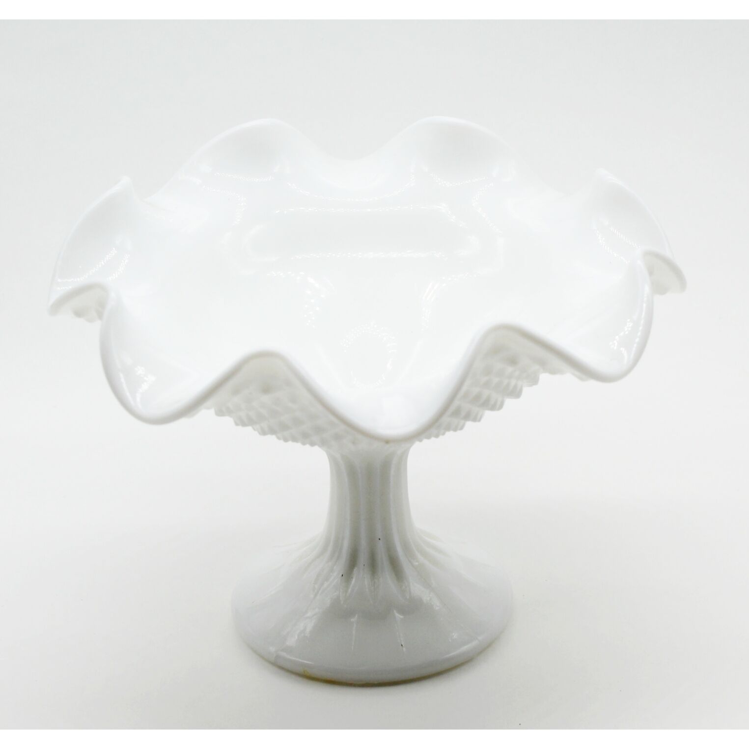 2 black and white pecking cups