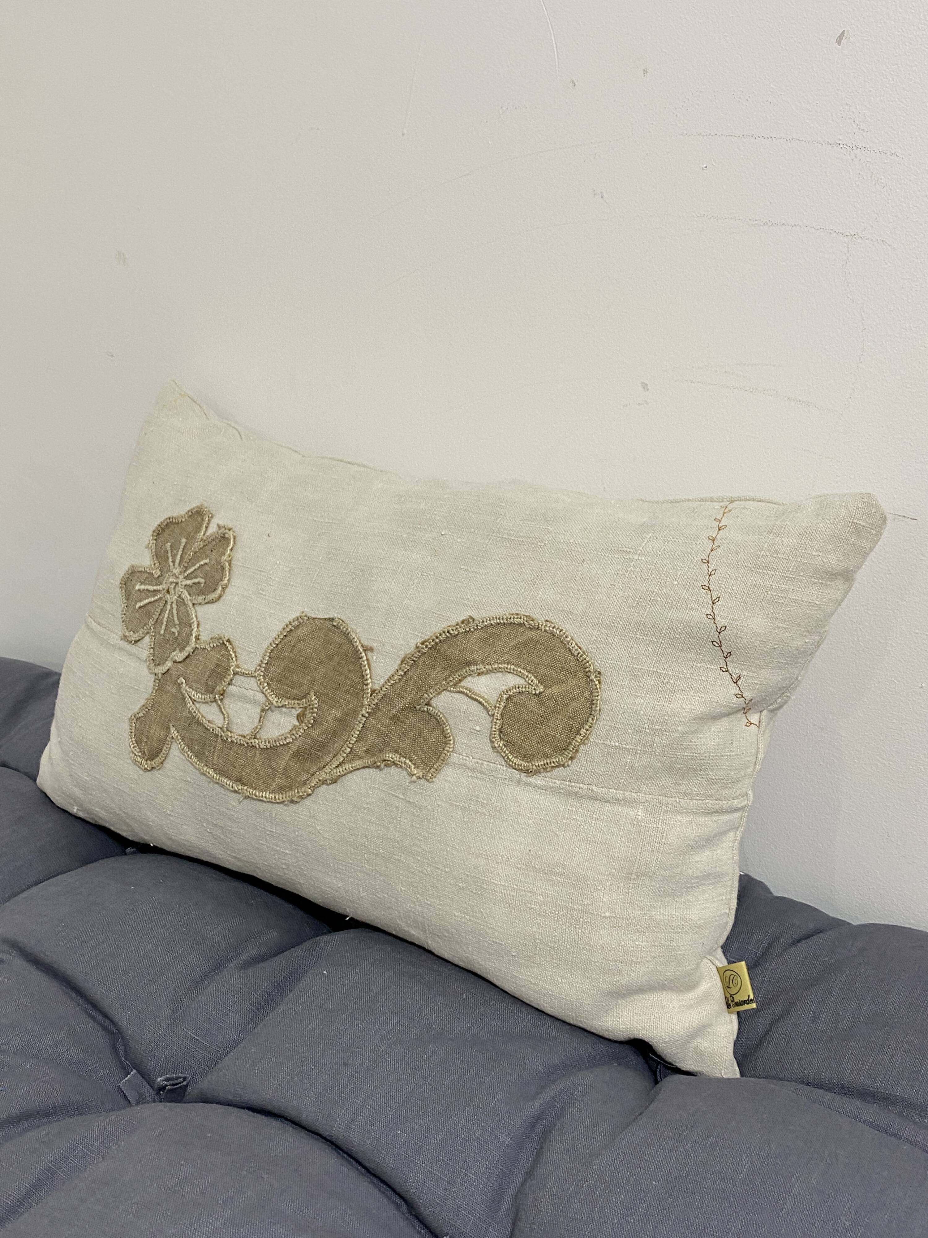 Cushion in vintage fabric with ornamentation