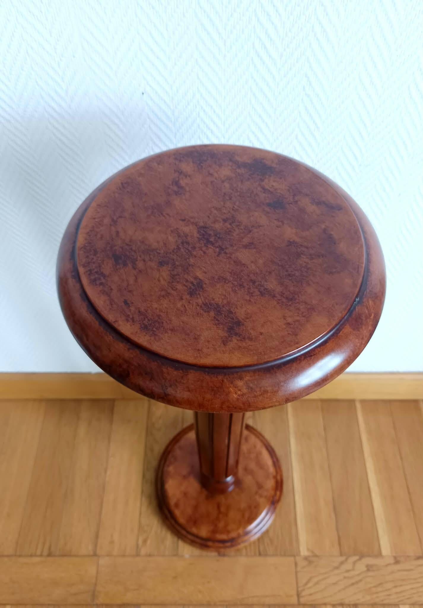 Sellette colonne en bois teinté mouluré