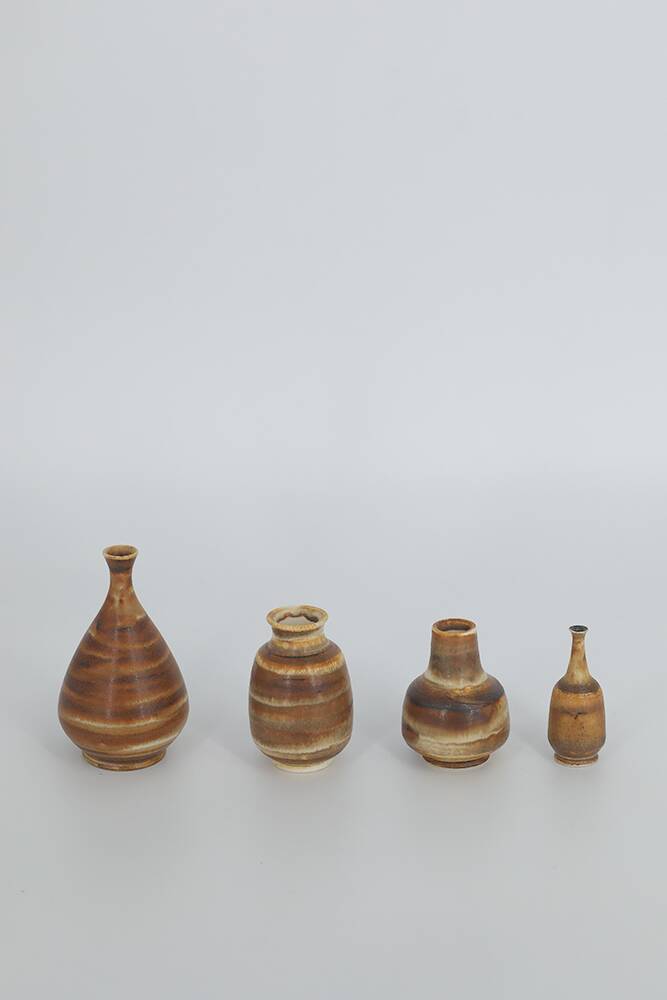 Small Mid-Century Scandinavian Modern Collectible Honey Stoneware Vase by Gunnar Borg, Set of 4