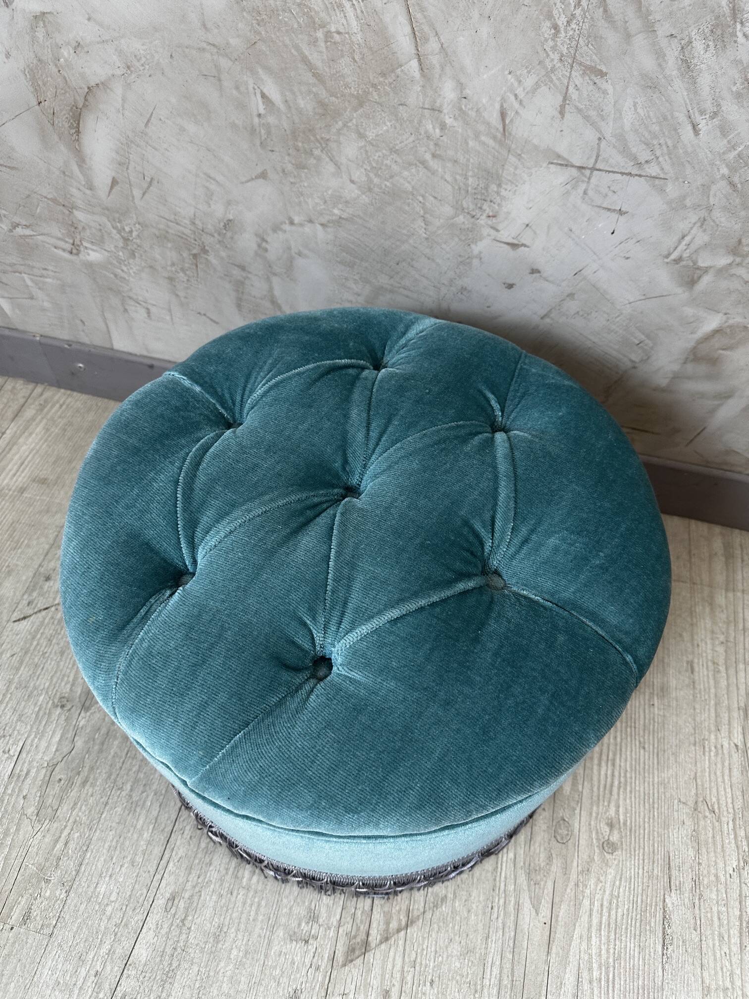 Chauffeuse et son pouf