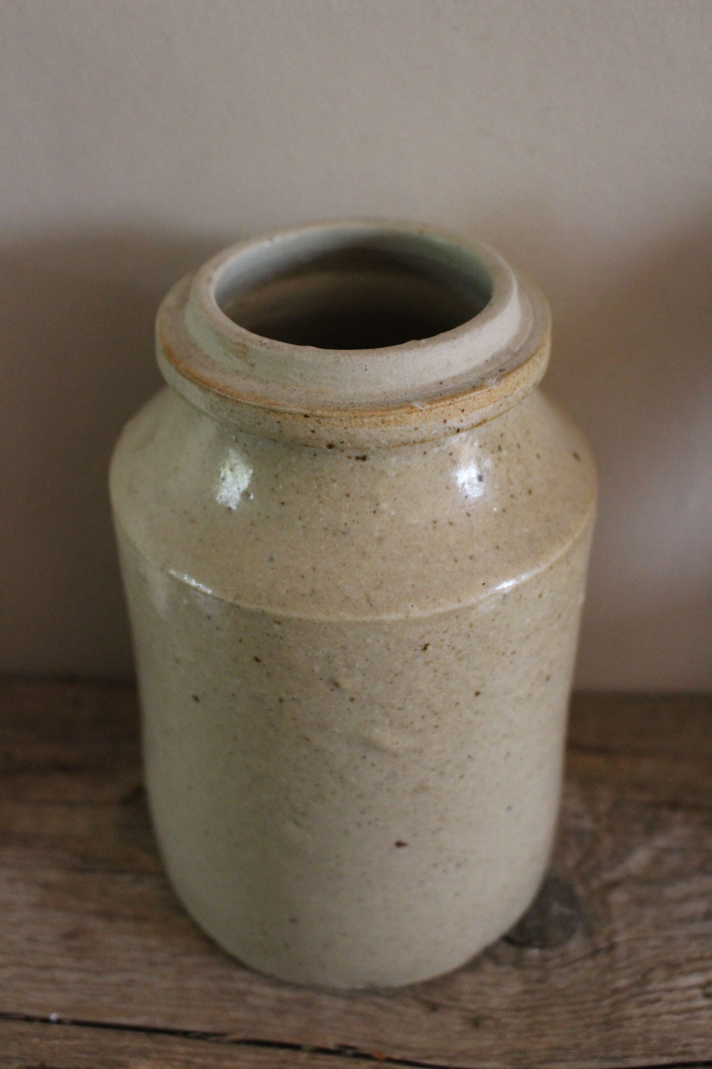 Vintage Pot in Glazed Sandstone beige gray