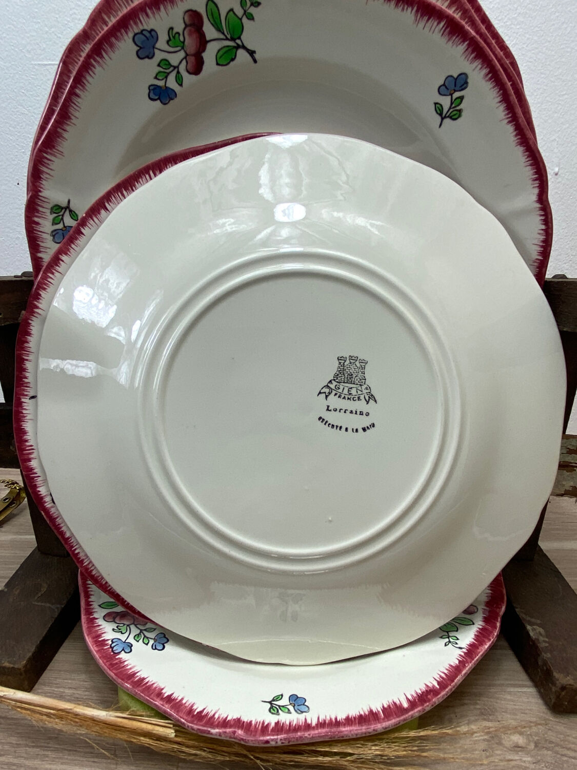 Old porcelain plates from Giens