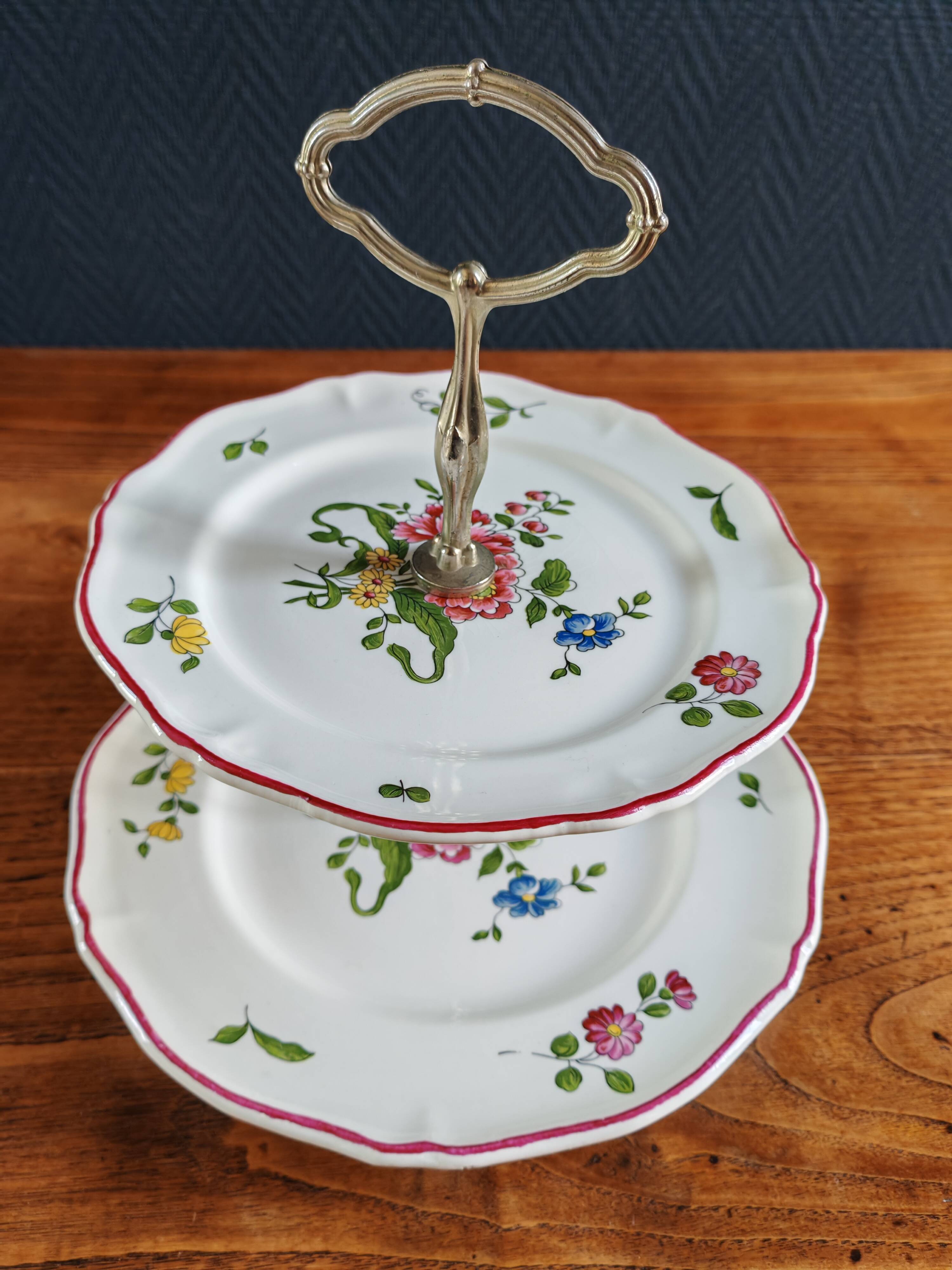 Two-tier porcelain cake stand