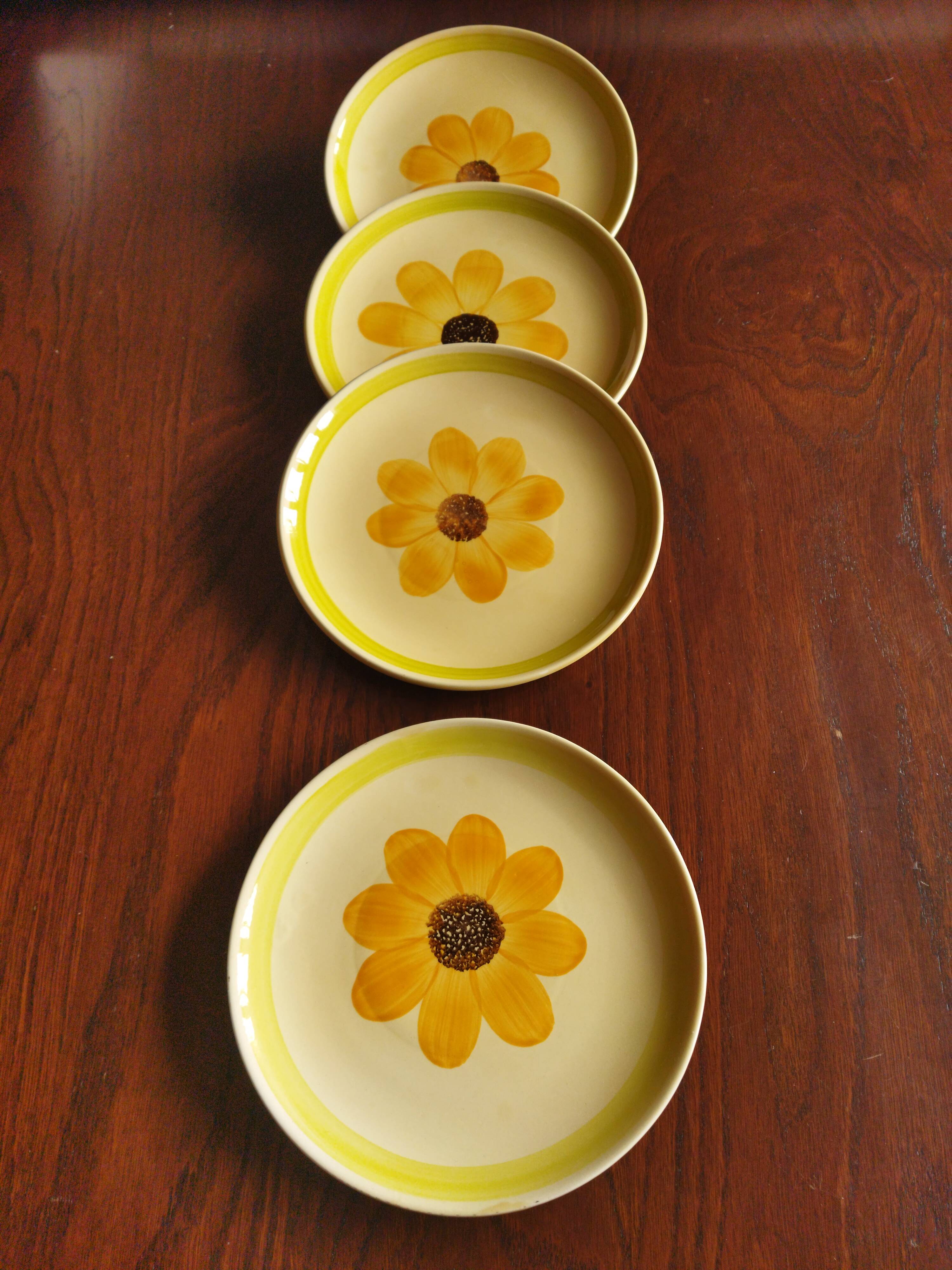 4 Gien “Soleil” dessert plates