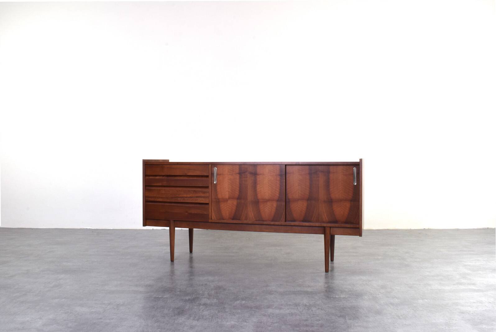 Mid-Century Polish Walnut Sideboard from Bytomskie Fabryki Mebli, 1960s.