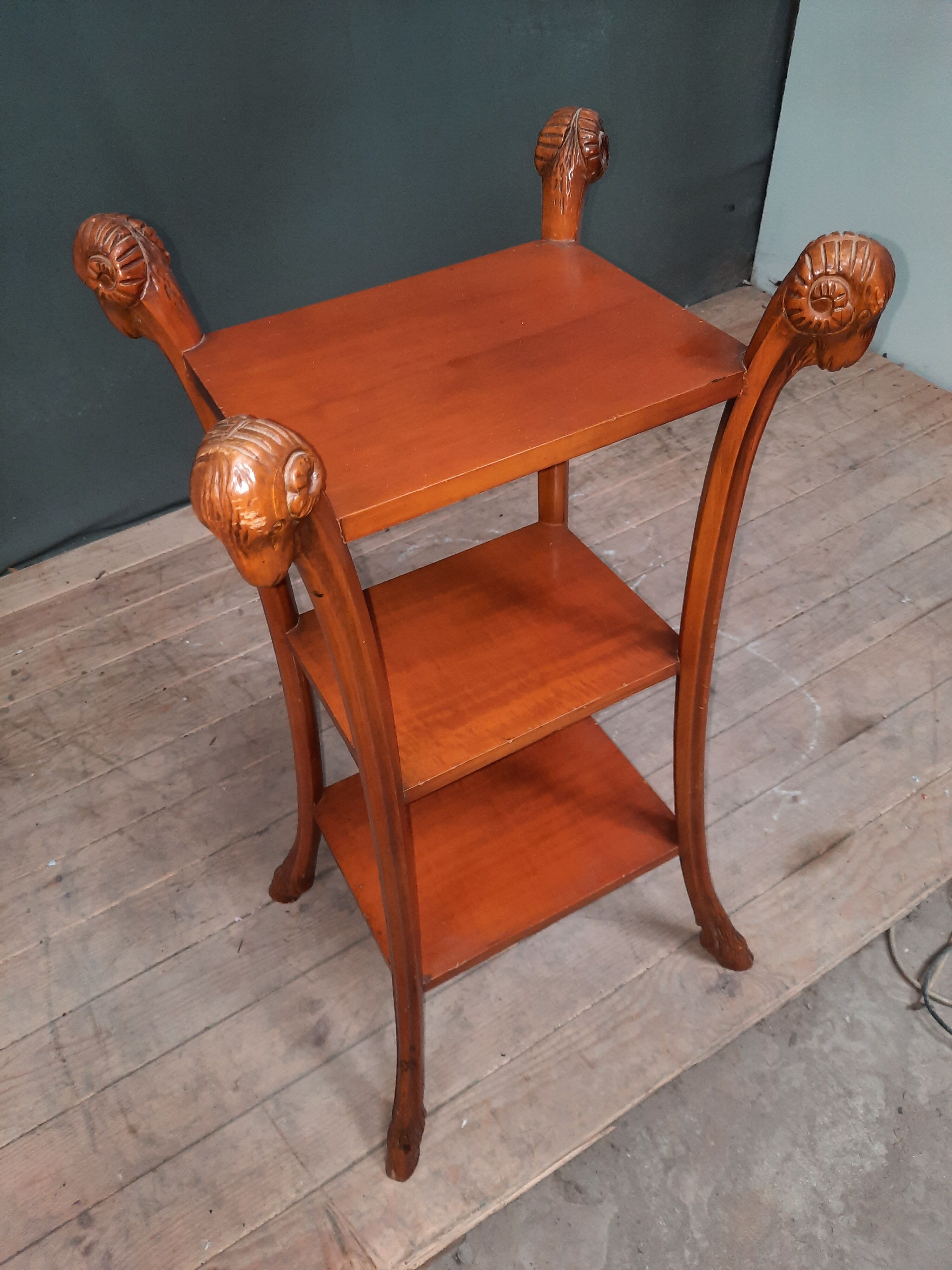 Selette 3 trays with a belier motif