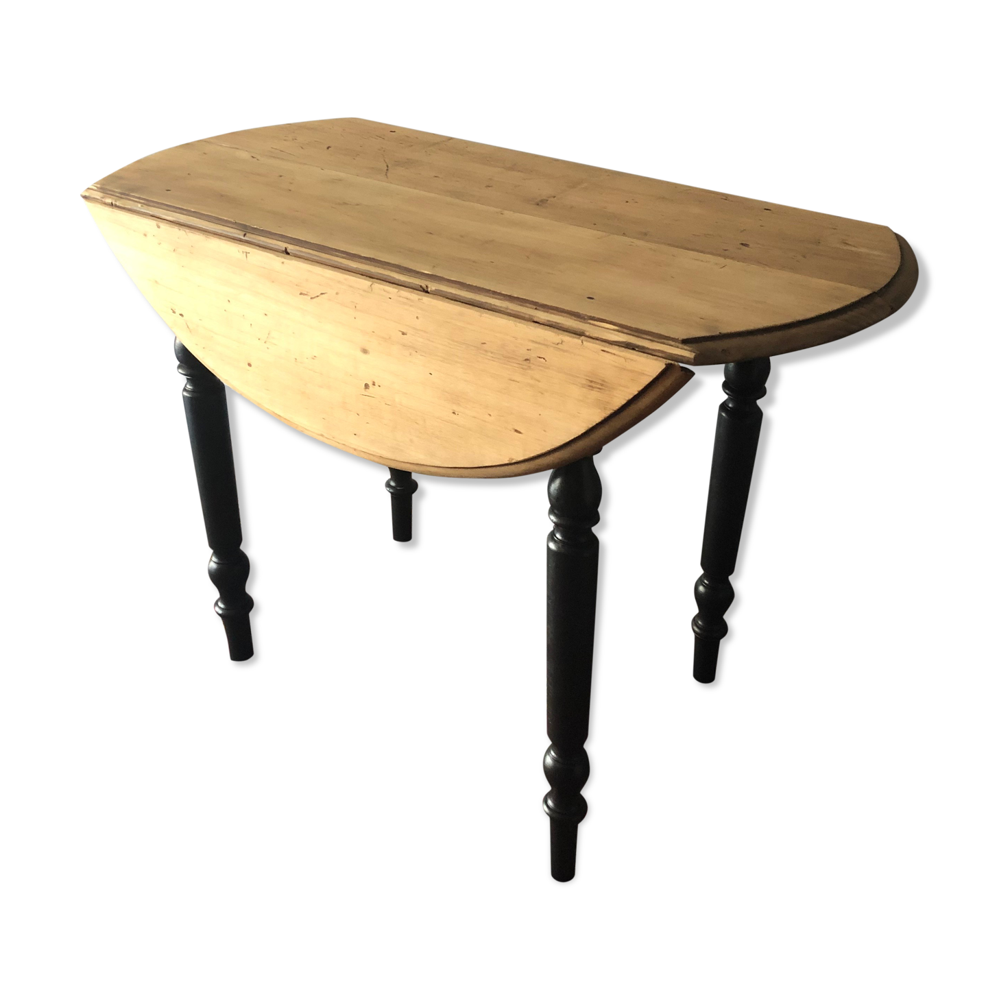 Round table with flaps, early 20th century