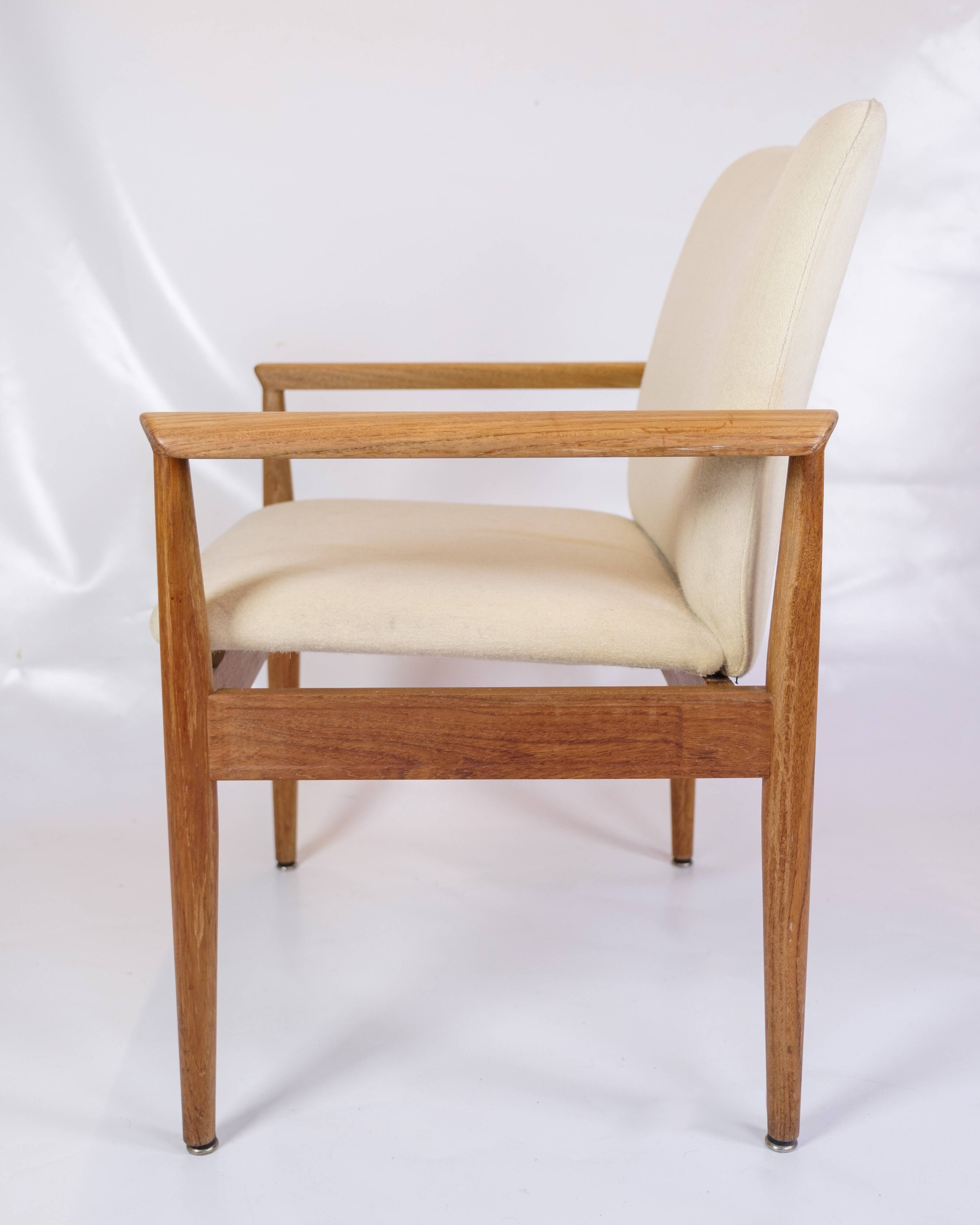 Ensemble de 2 chaises diplomates fabriquées en teck et en tissu de laine légère par Finn Juhl des années 1960