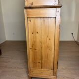 Very important Franc Comtois buffet from the 18th century in honey-colored fir circa 1750