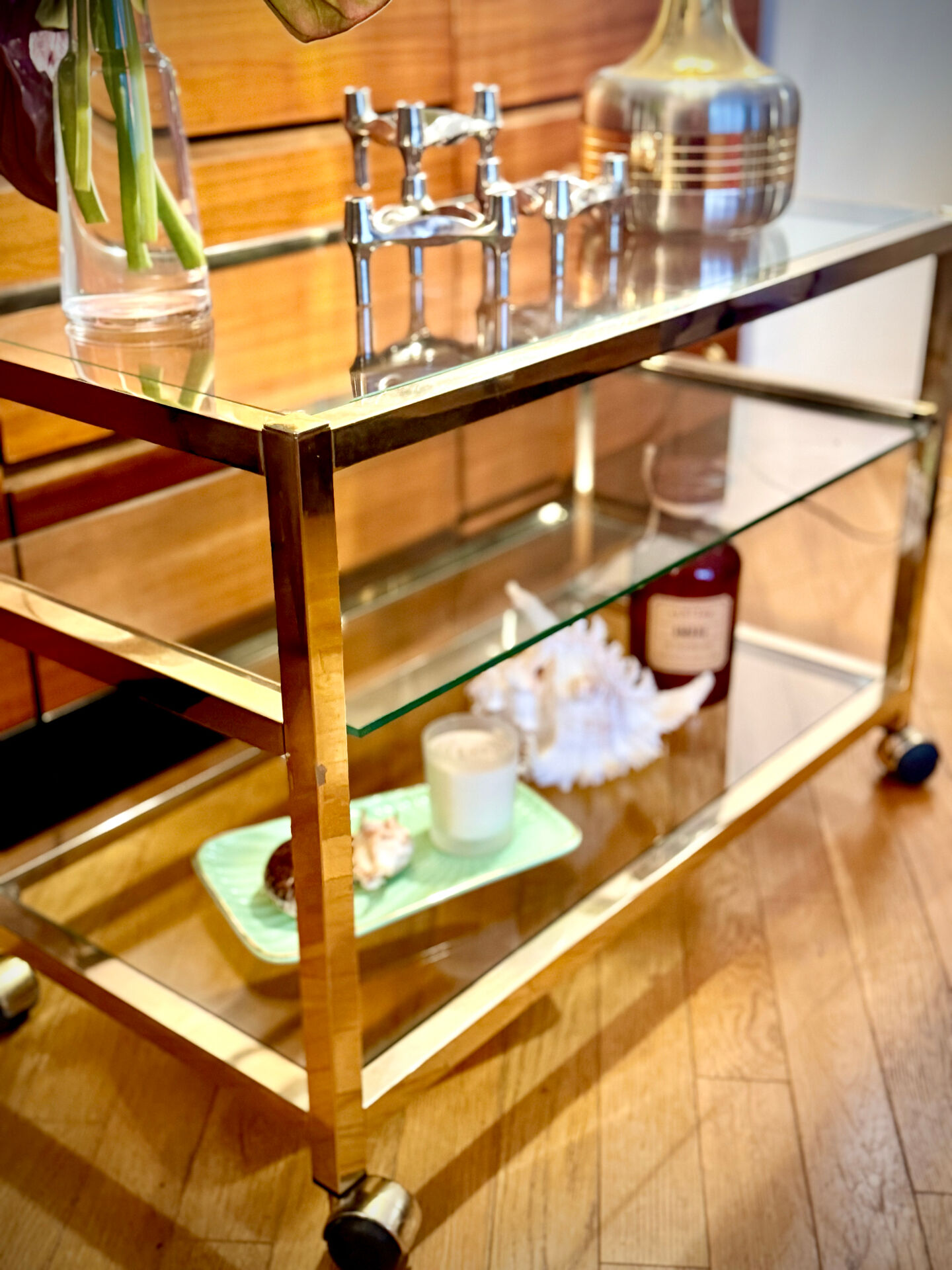Title: Hollywood Regency chrome & glass side table – 1970s