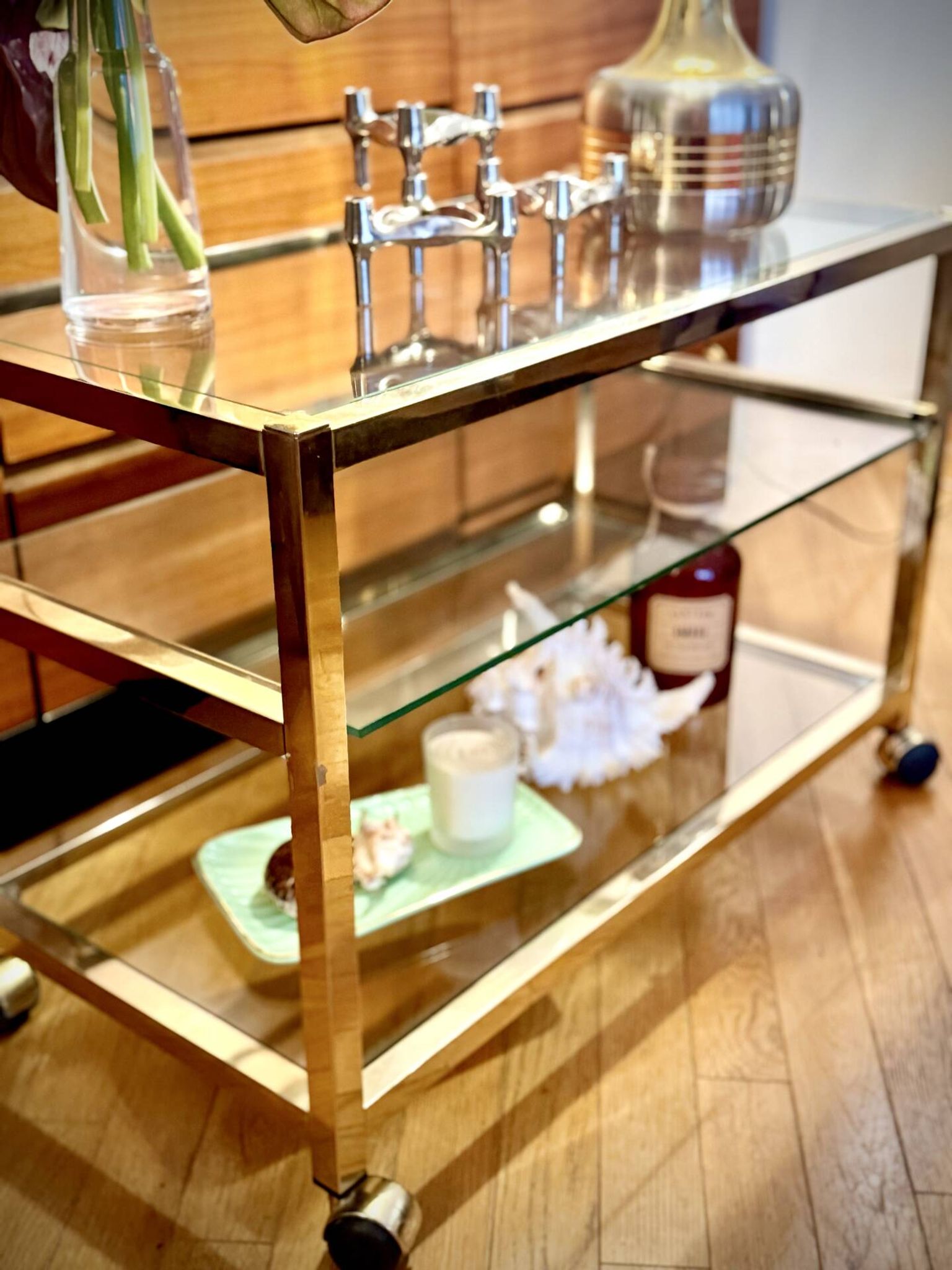 Titre  Desserte Hollywood Regency chrome & verre – années 70