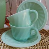 Vintage opaline jadeïte cups