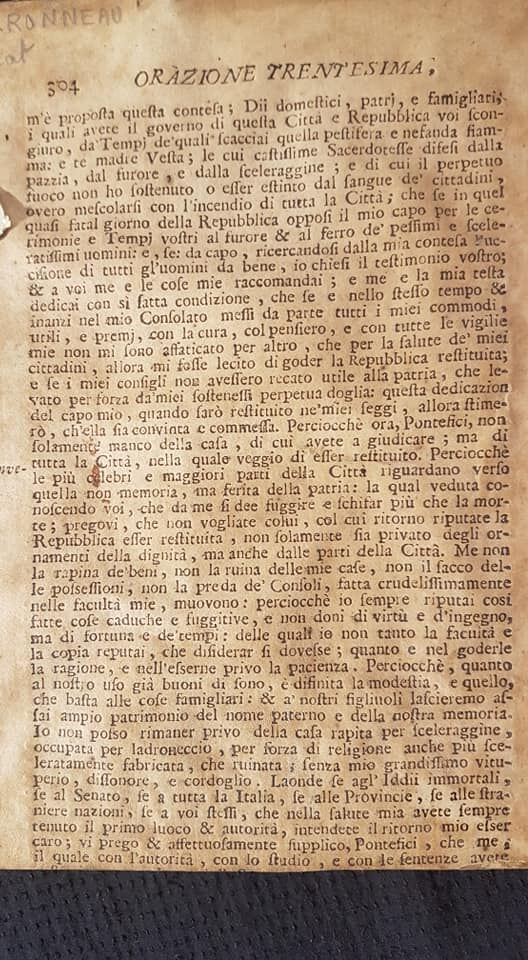 Rectangular frame in gilded wood, green velvet background with domed plastic glass