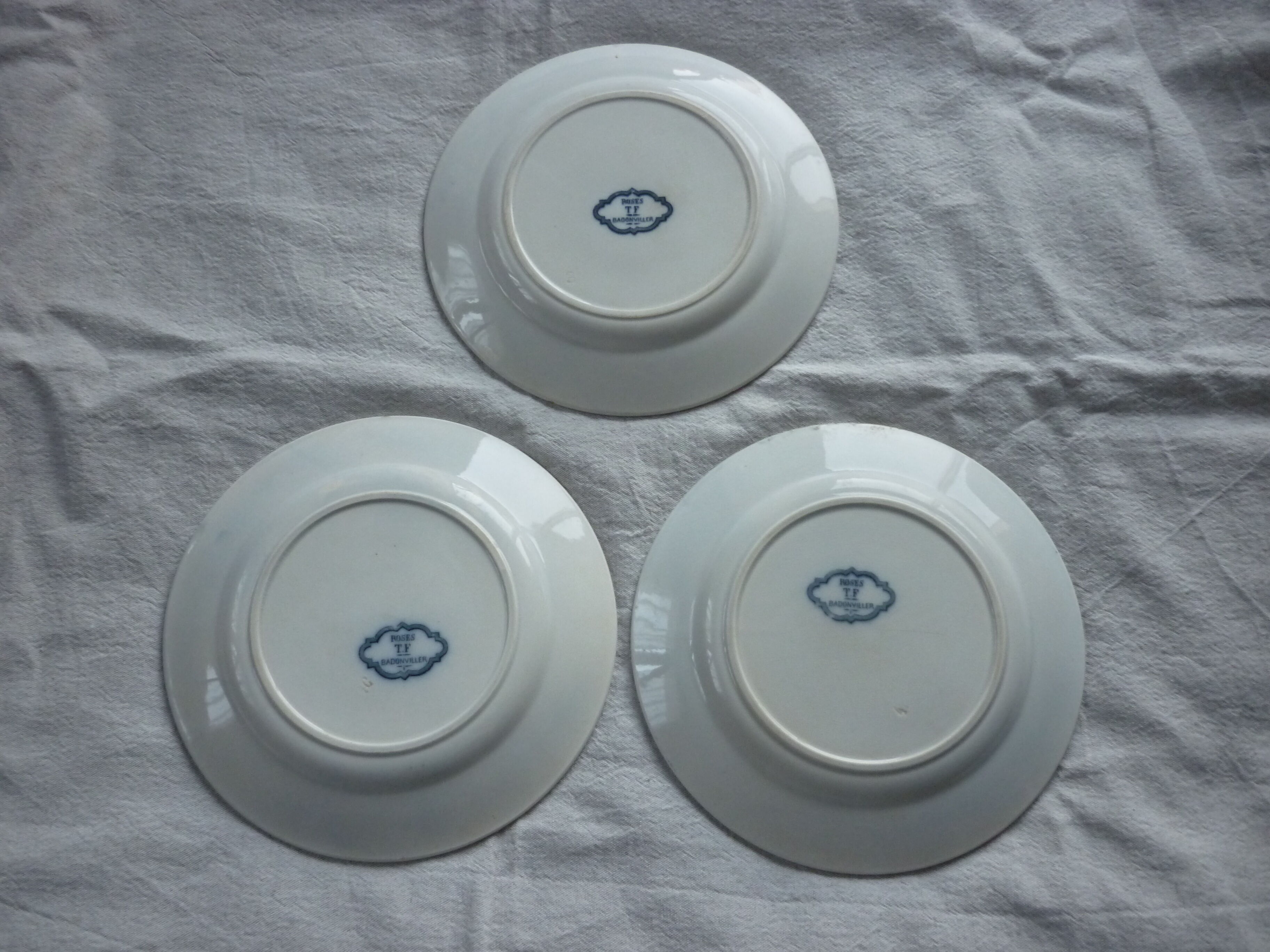 3 plates flat blue pink badonviller