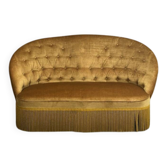 Canapé vintage capitonné en velours jaune doré – Années 70 – Style boudoir cosy