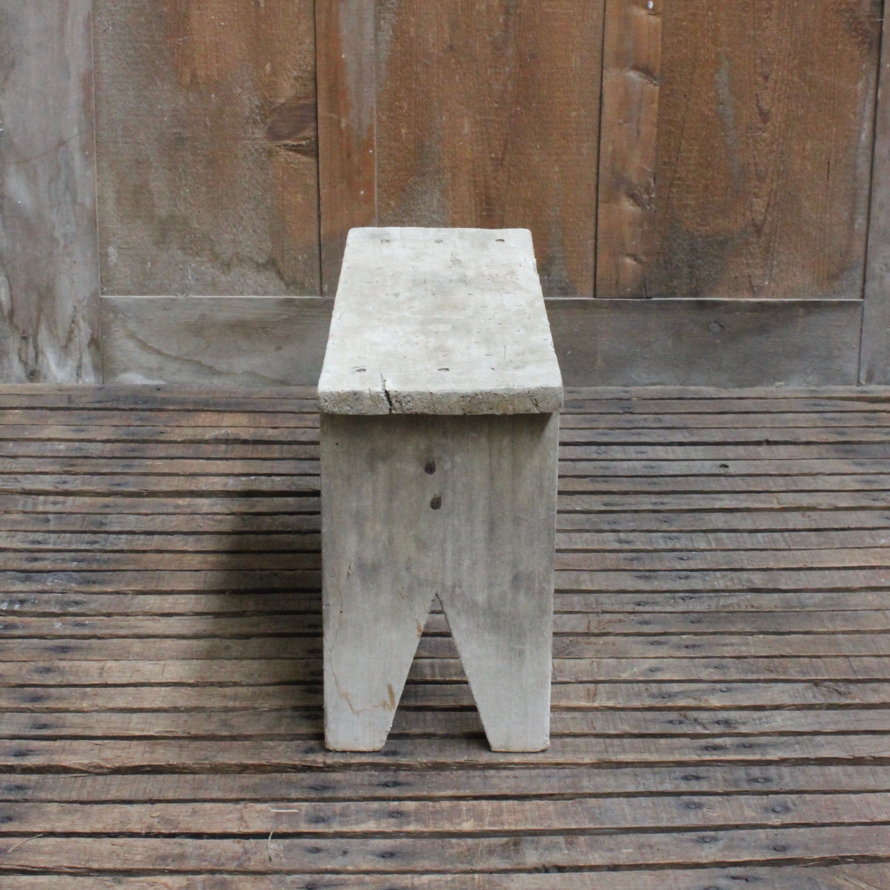 Floor stool