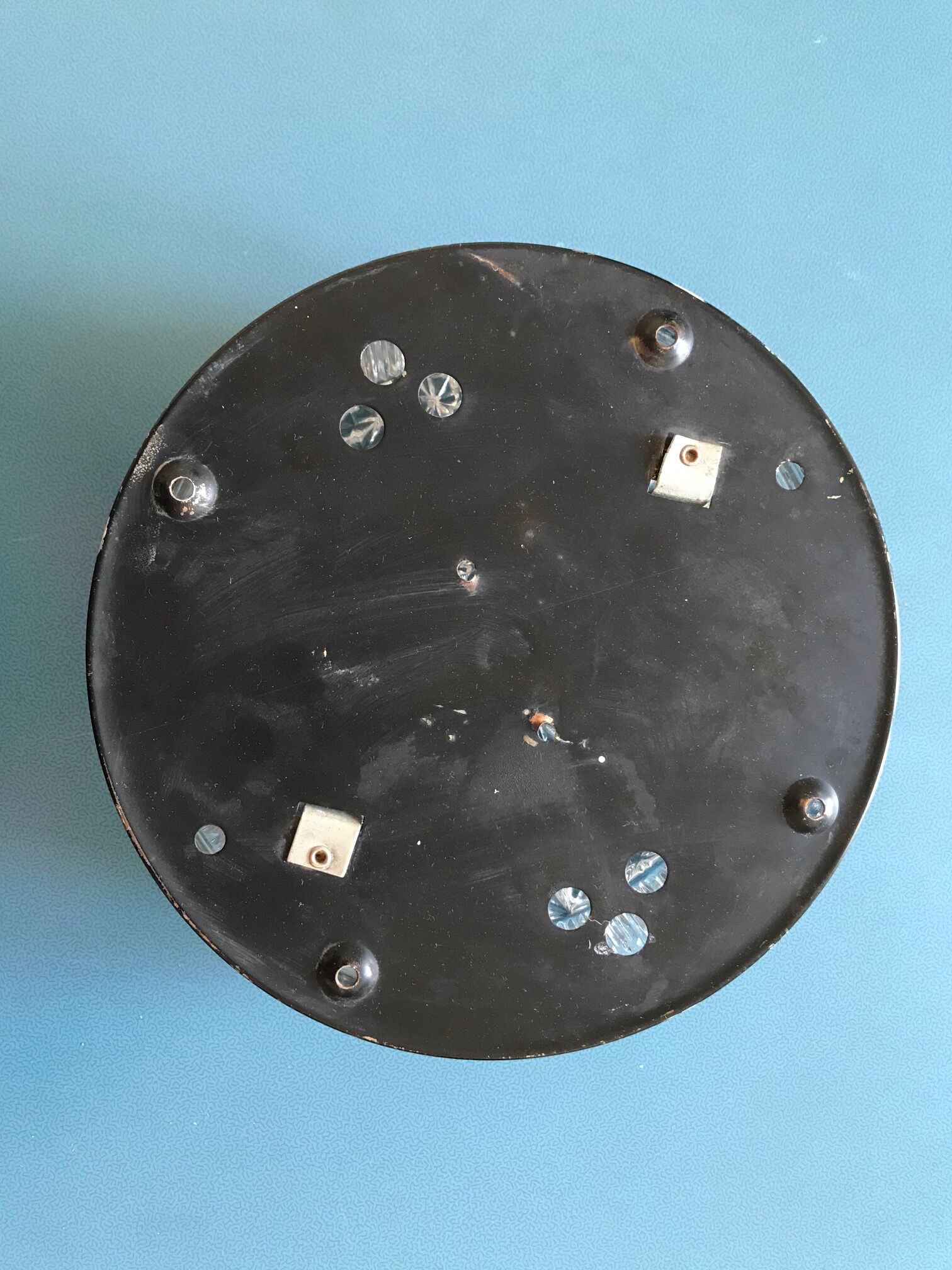 Round ceiling light in chiseled glass