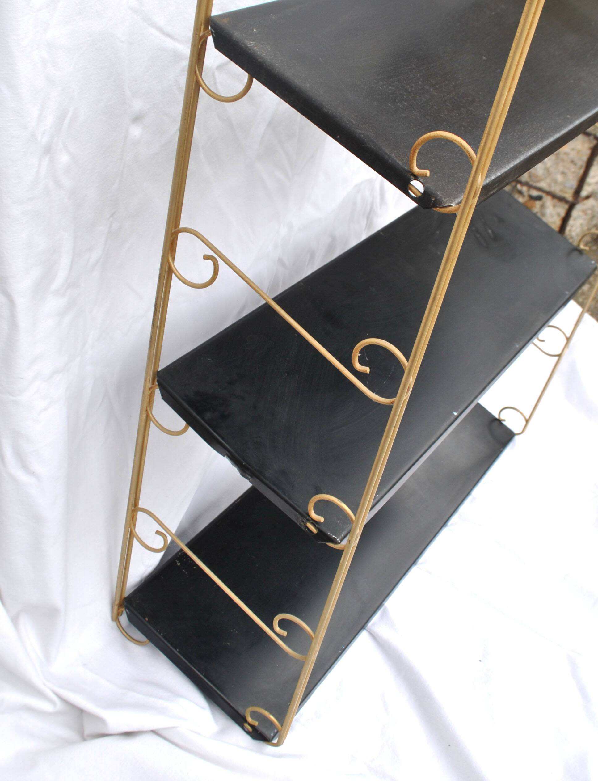 String modular shelf in gilded brass and black lacquered sheet metal Modernist DESIGN 1950-1960