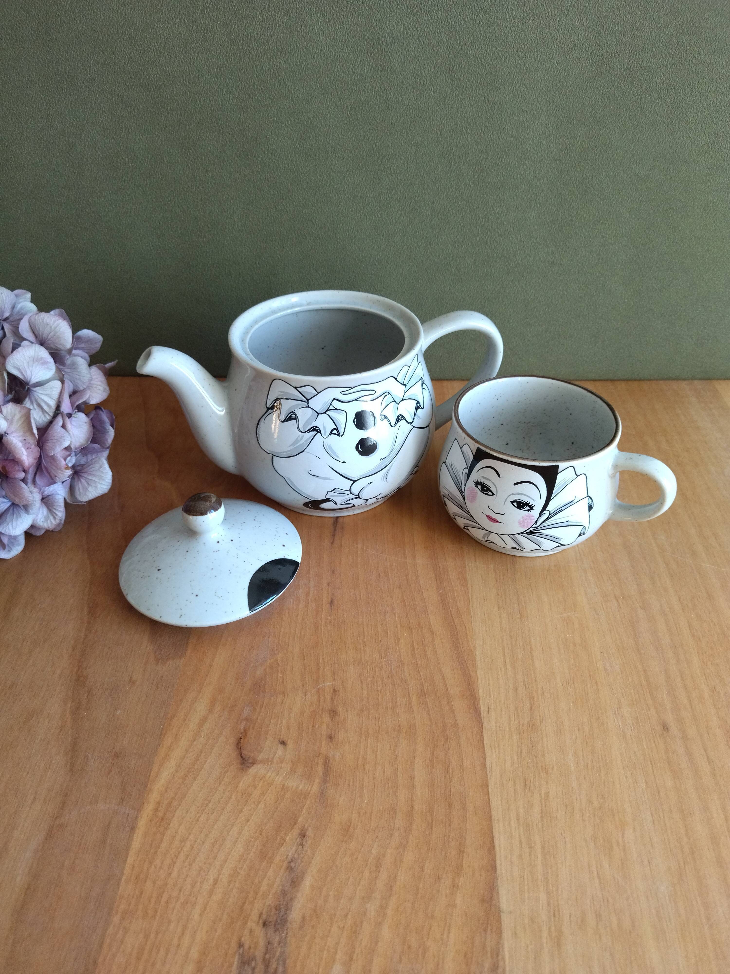 Teapot set and vintage pierrot cup