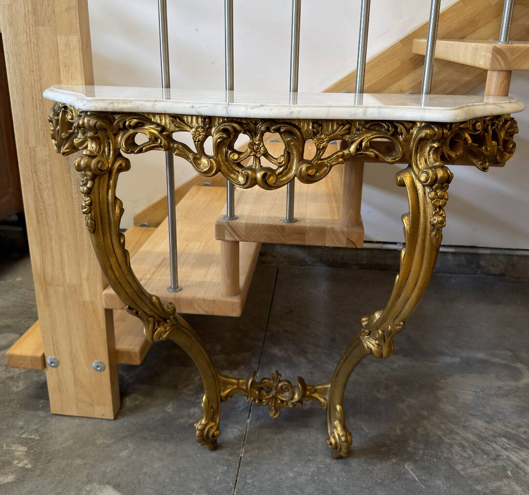 Console style Louis XV en bois doré et marbre