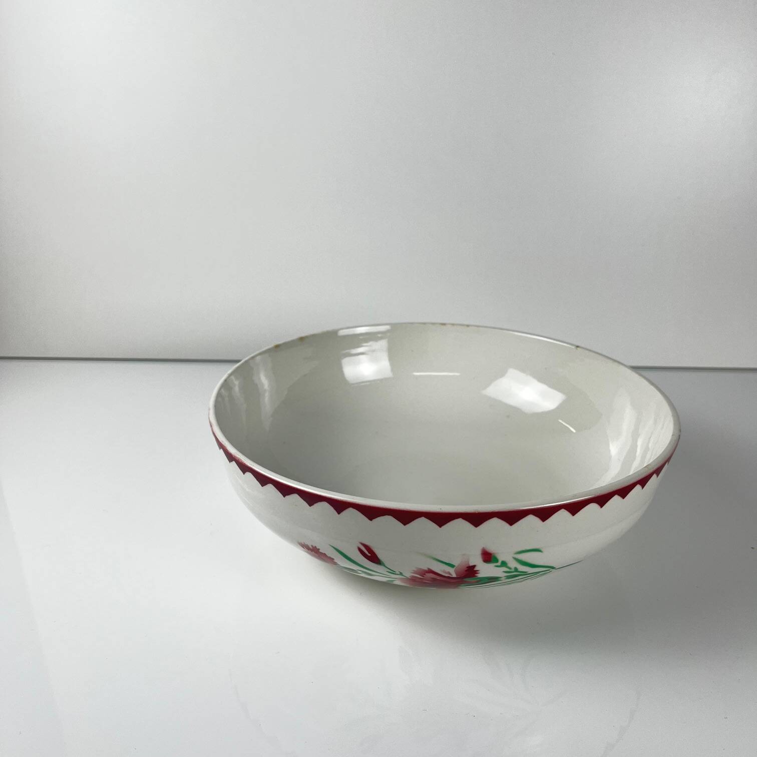 Sarreguemines "Oeillet" salad bowl, 1920-50, red